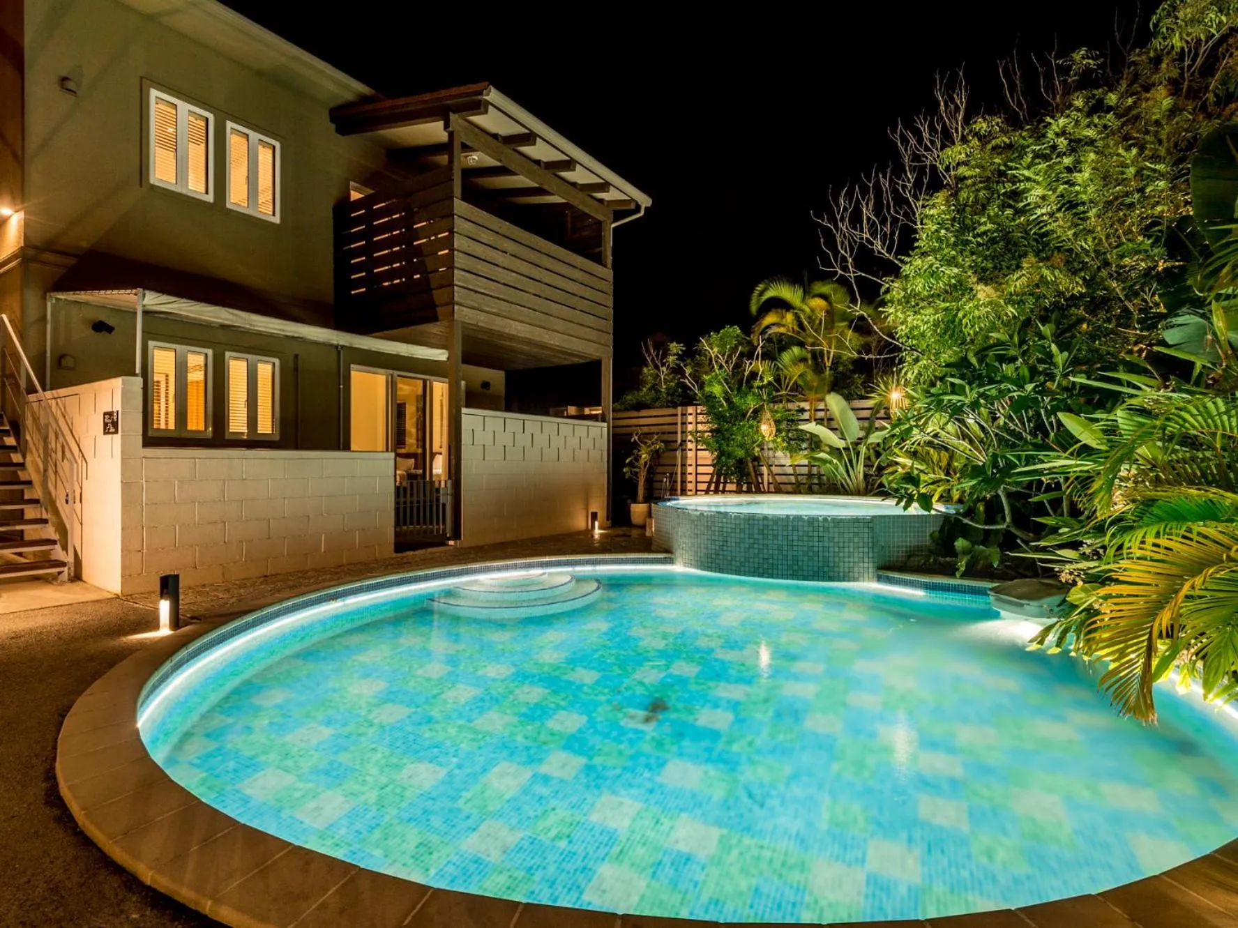 Pool view in Mihana Onnason