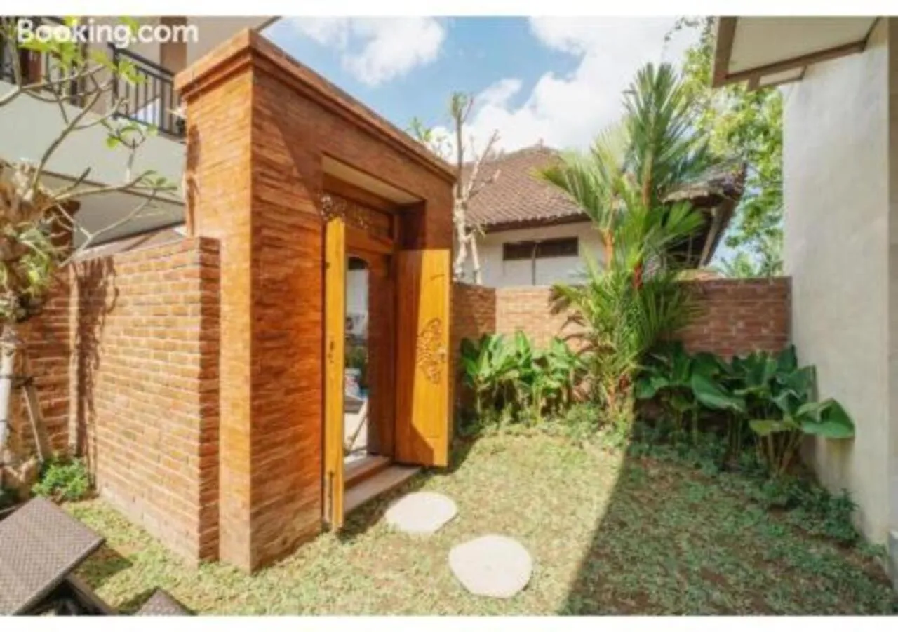 Facade/entrance in Komala Homestay