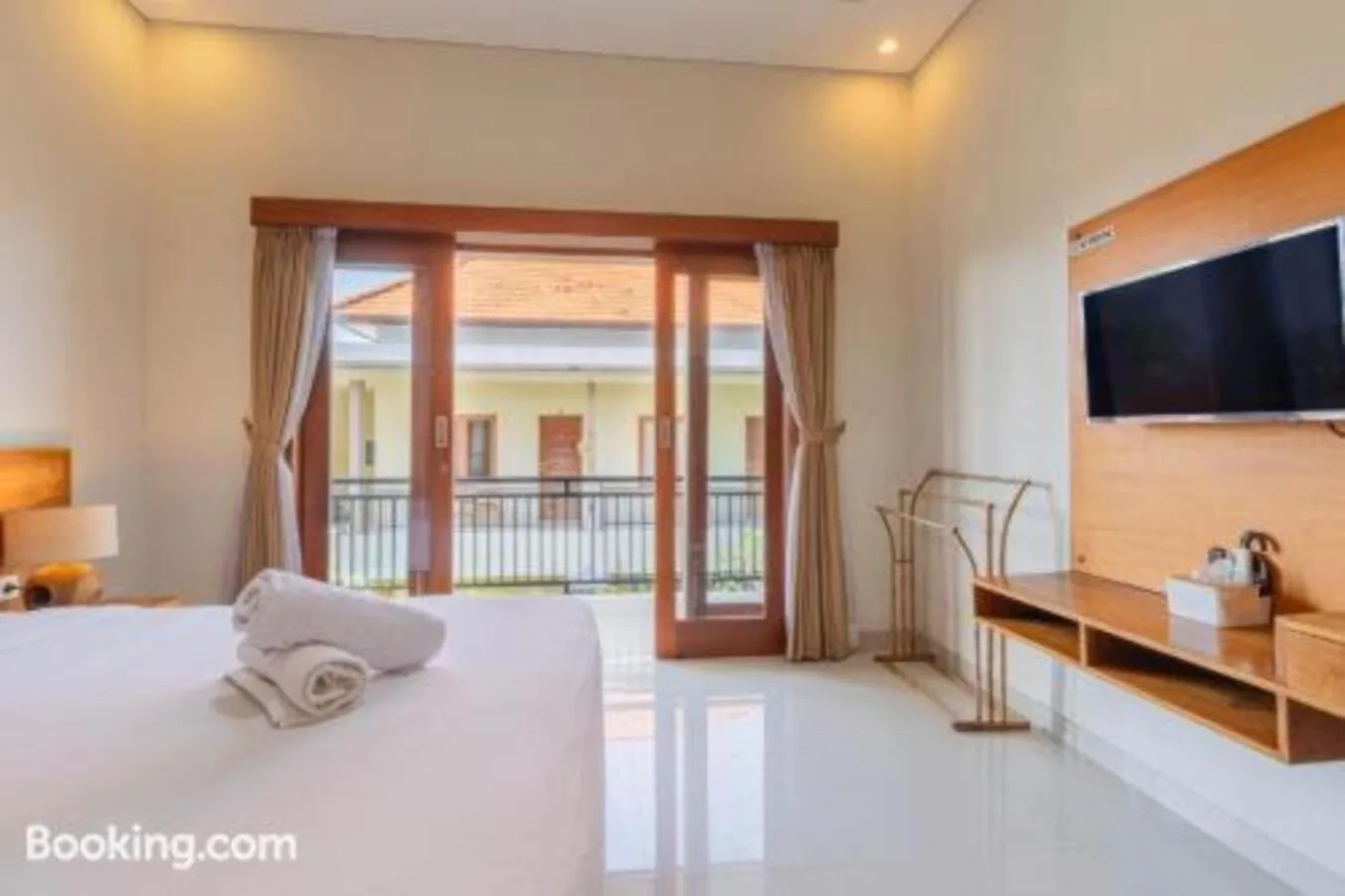 View (from property/room), Bed in Komala Homestay