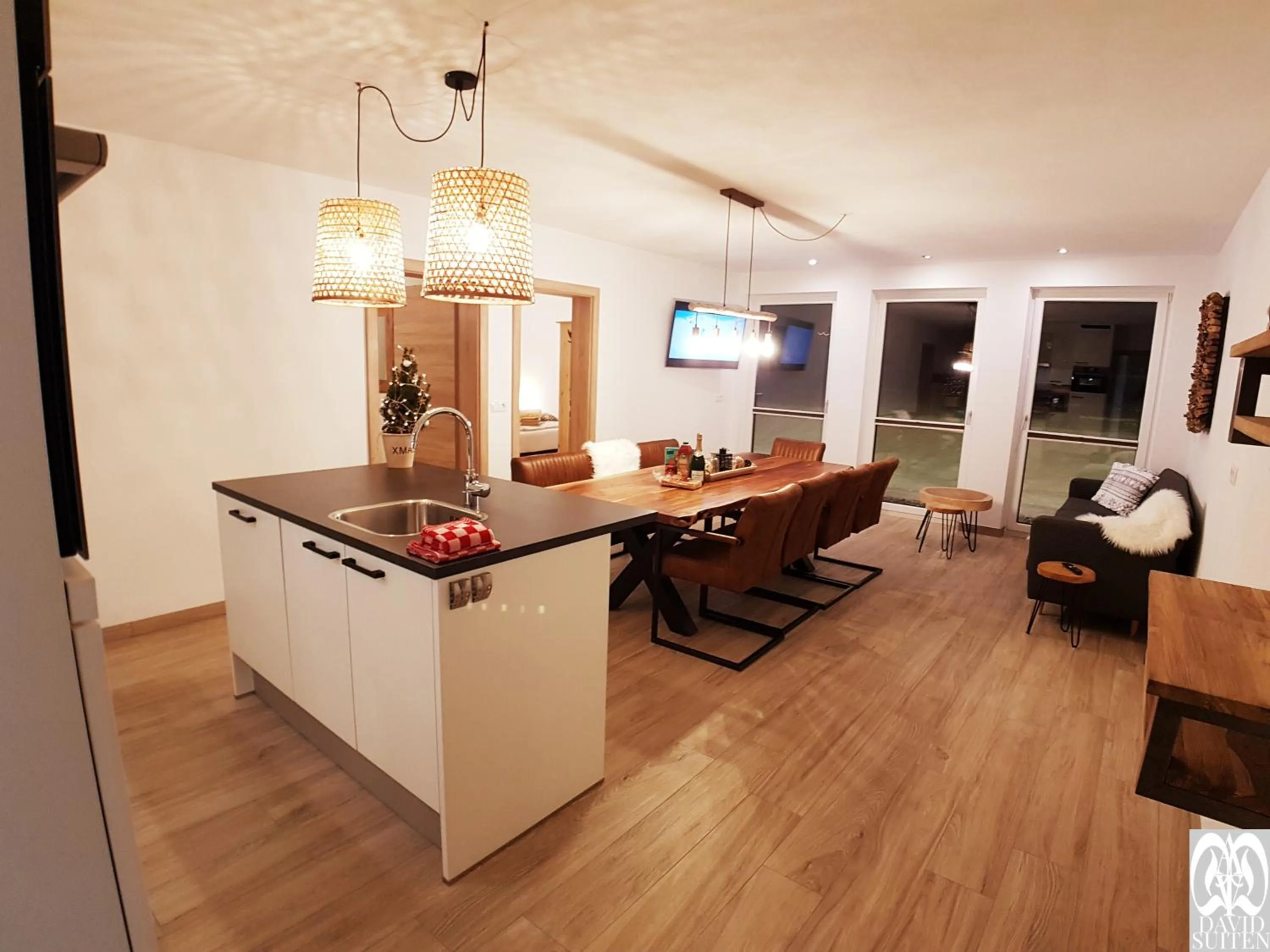 Shower in DAVID SUITEN