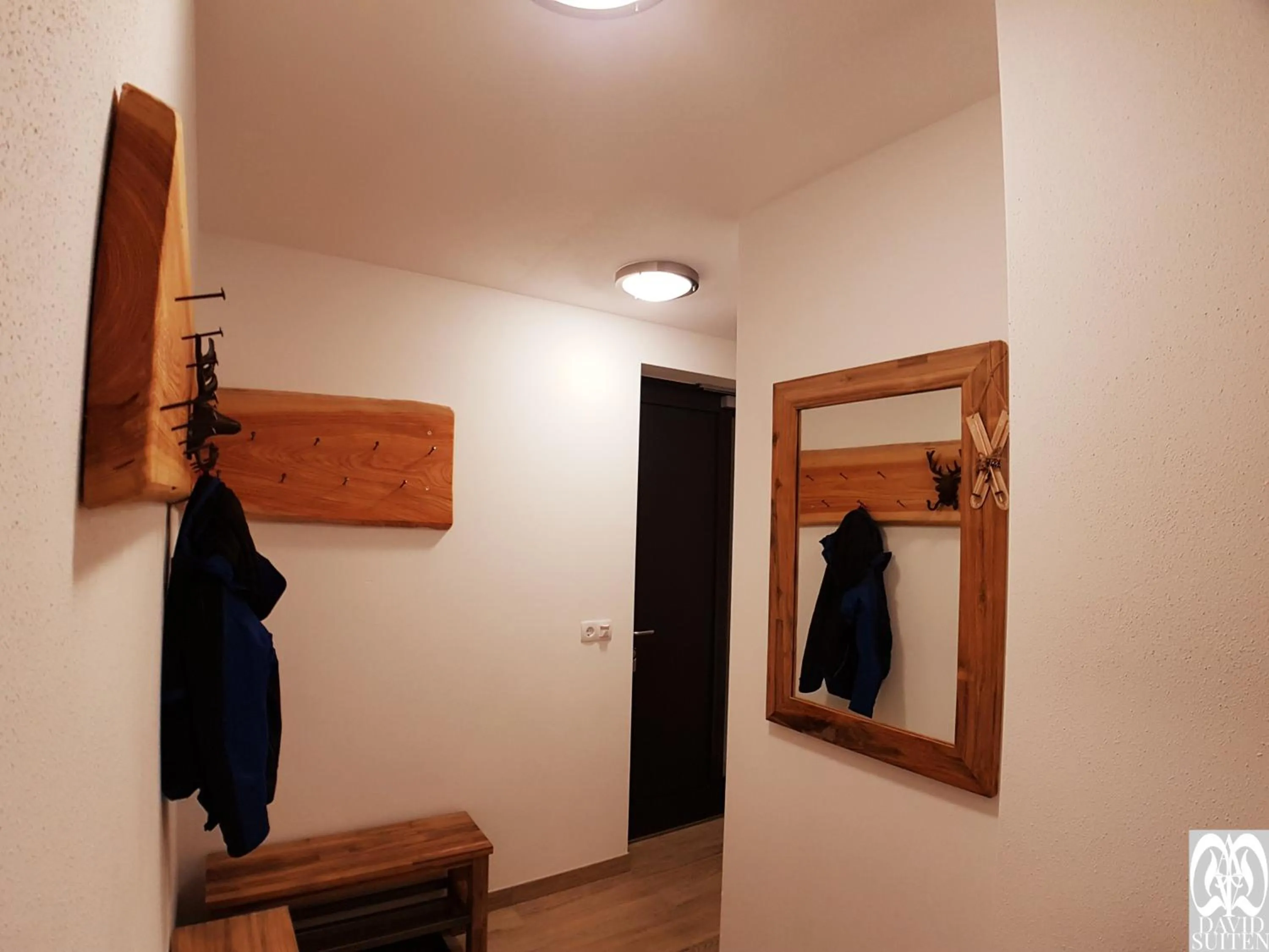 Decorative detail in DAVID SUITEN