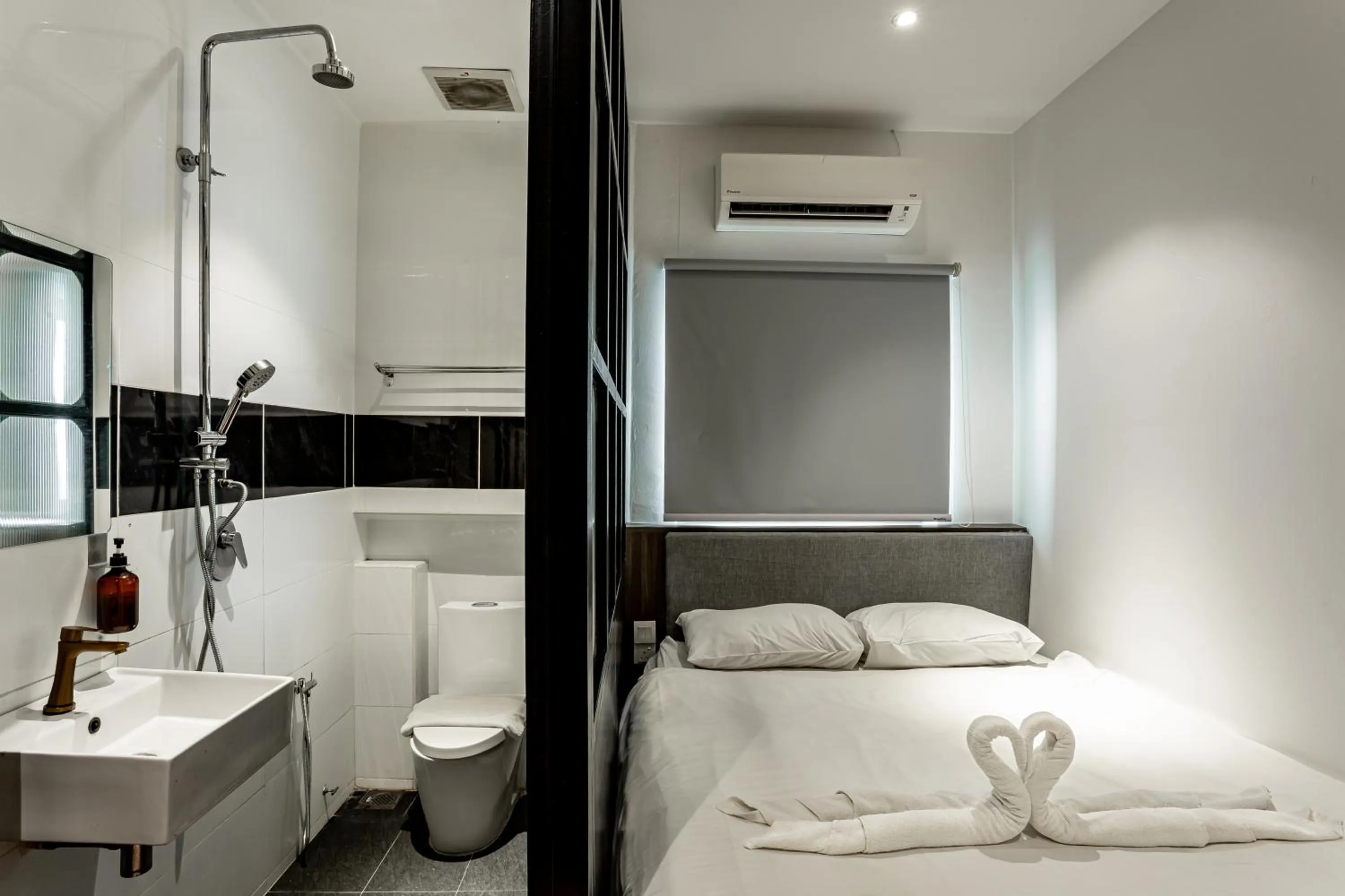 Bathroom, Bed in Earnest Hotel Georgetown