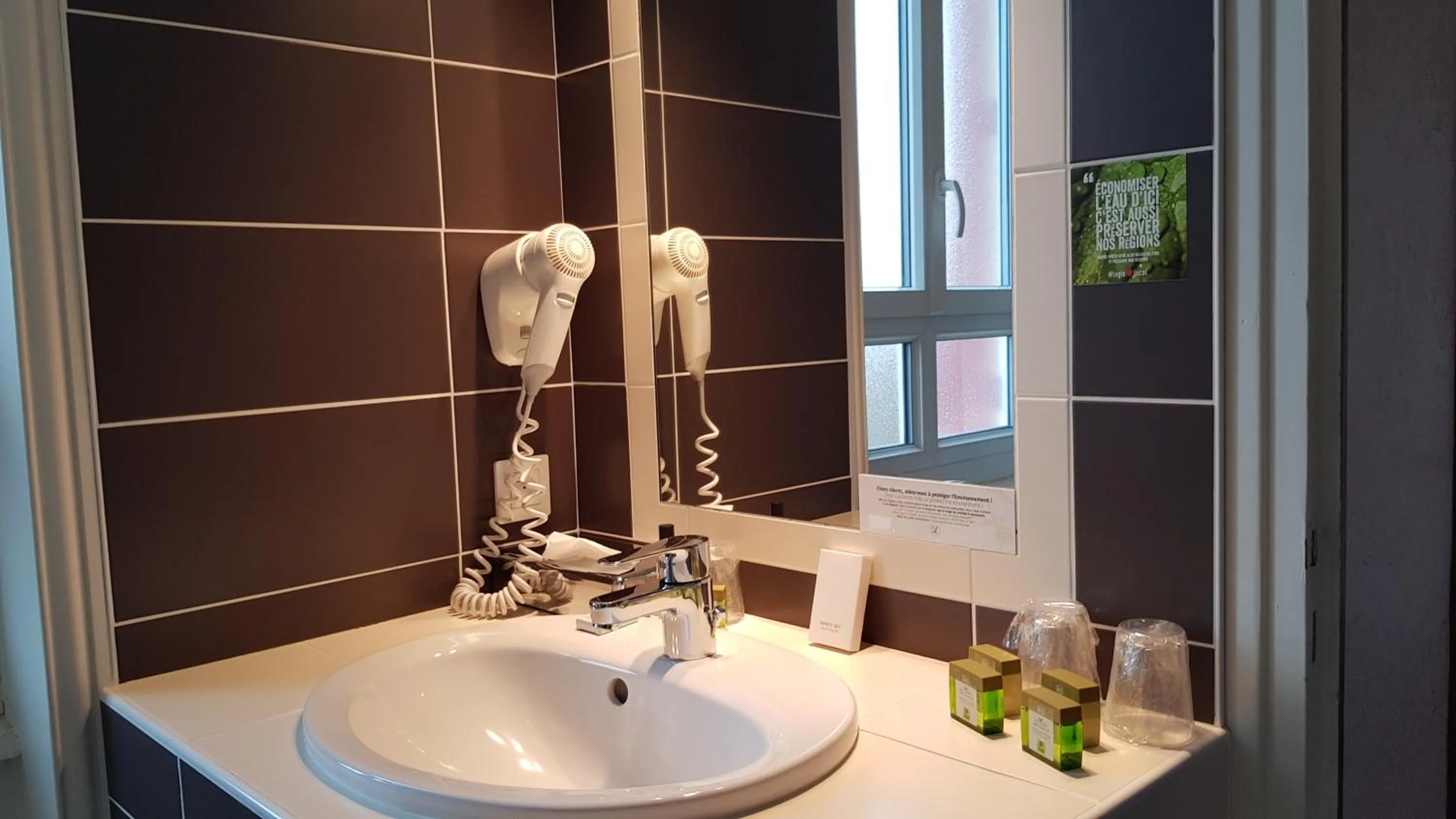 Bathroom in Hostellerie d'Héloïse Logis