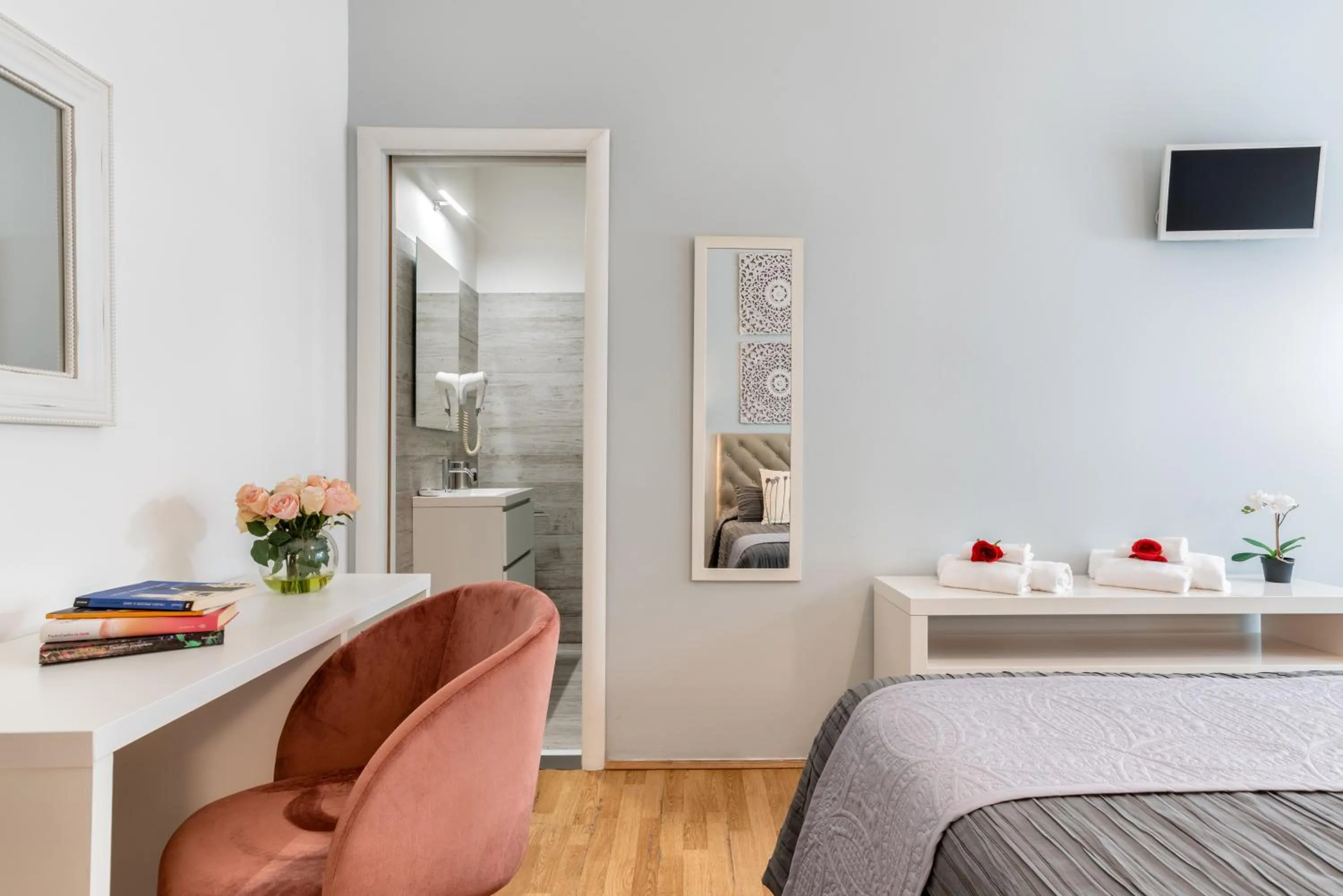 Decorative detail in Fior Di Loto Rooms