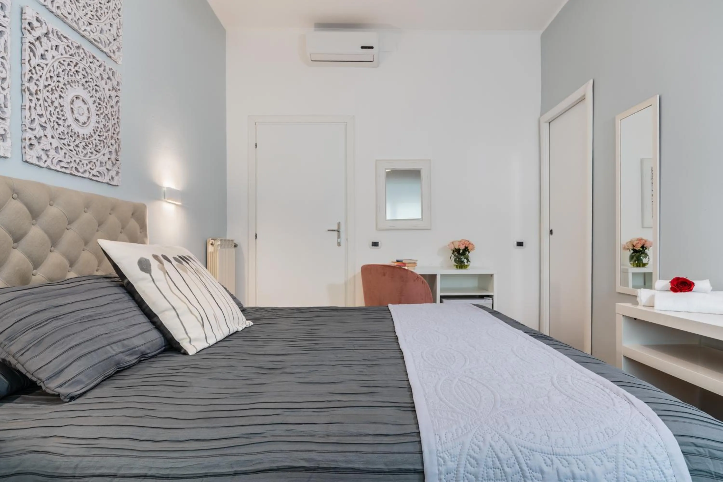 Photo of the whole room, Bed in Fior Di Loto Rooms