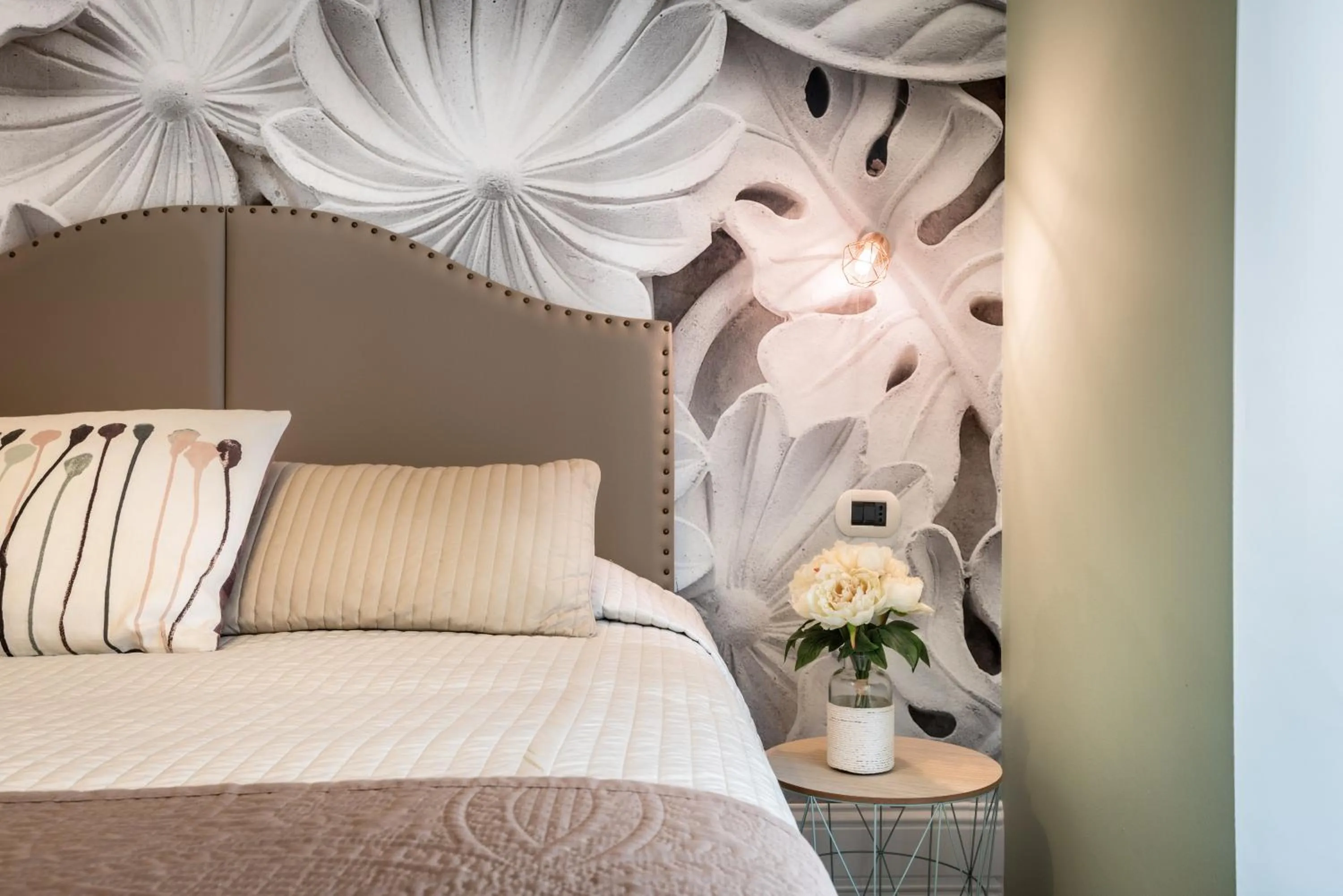 Decorative detail, Bed in Fior Di Loto Rooms