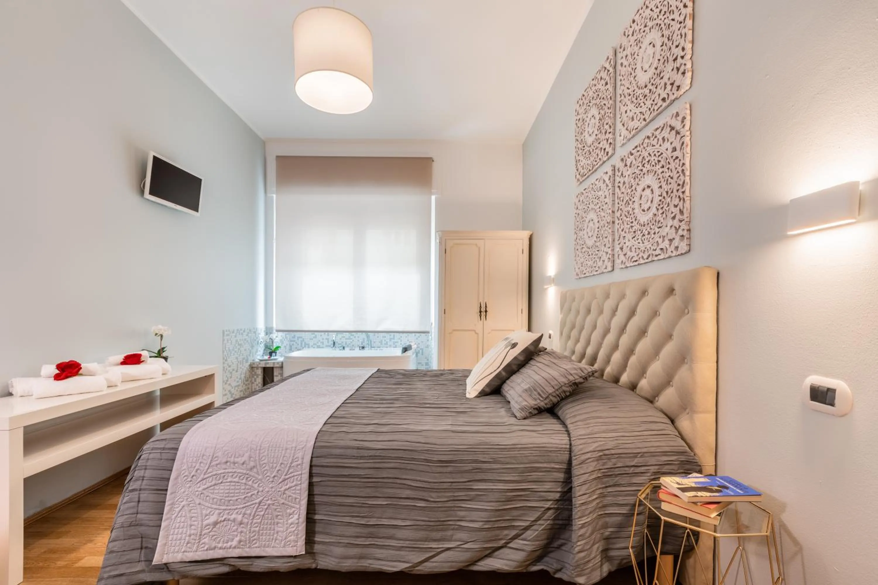 Photo of the whole room, Bed in Fior Di Loto Rooms