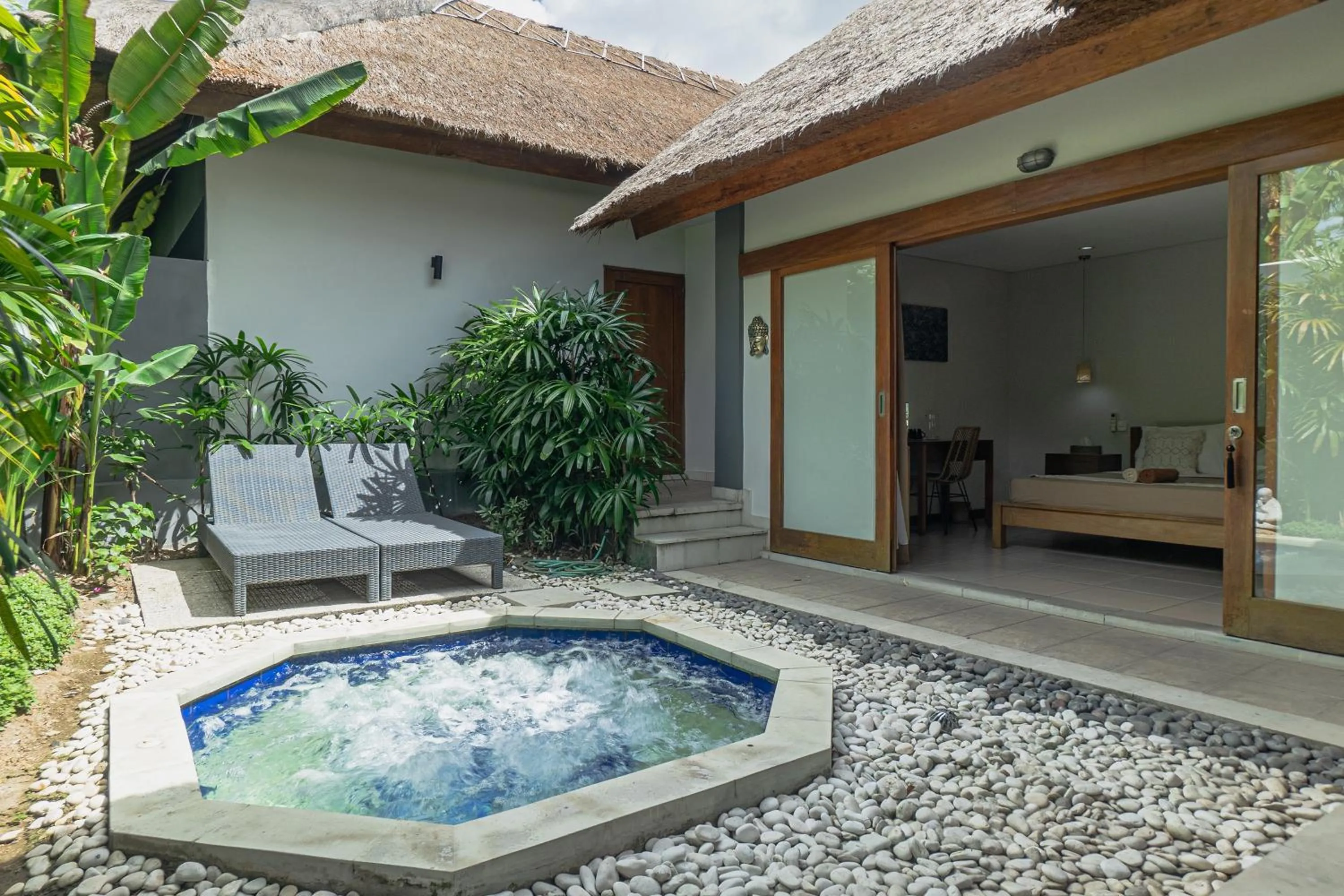 Garden view in Balinea Holiday Home