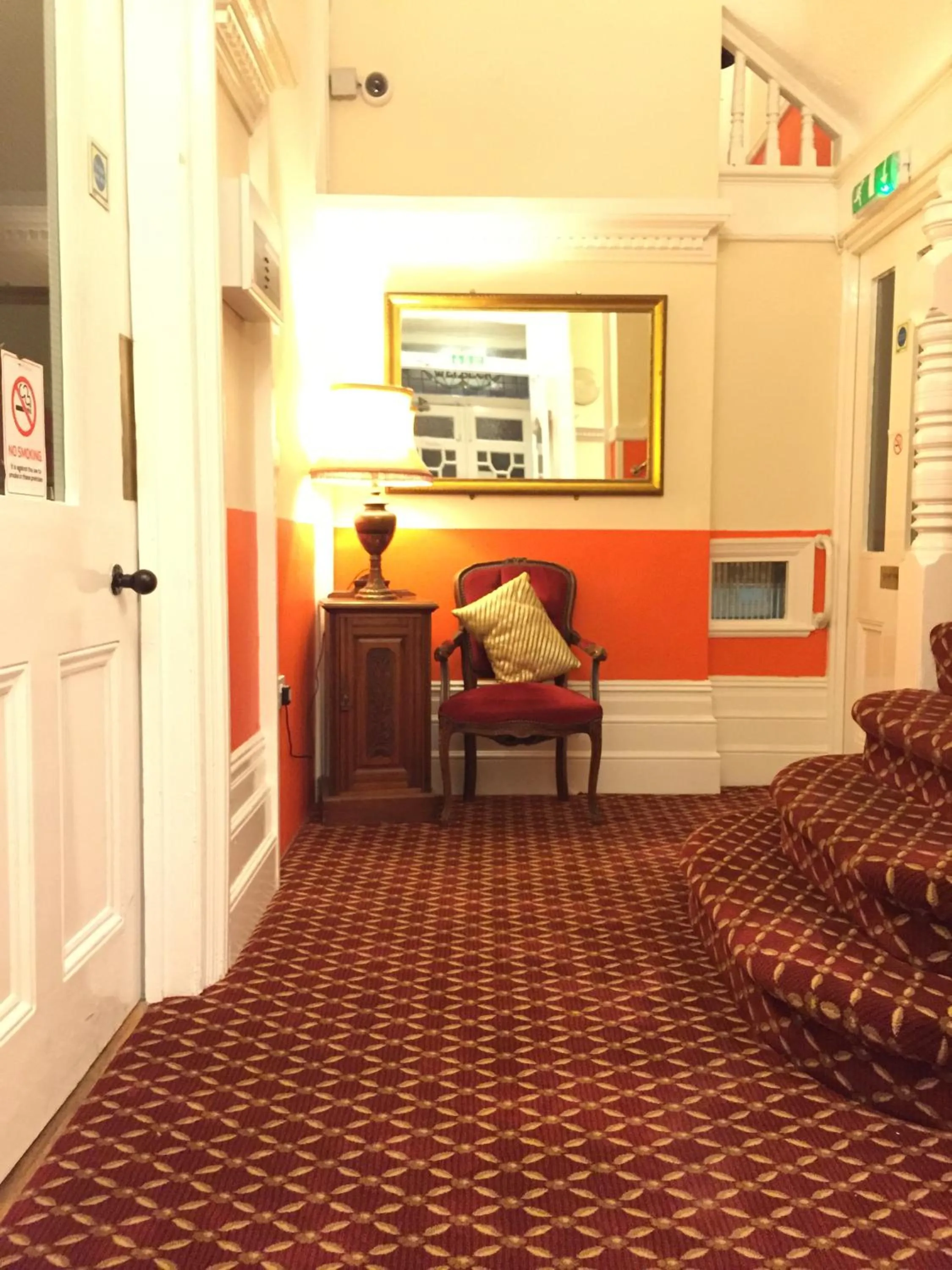 Lobby or reception, Bed in Welbeck Hotel - Close to Beach, Train Station & Southend Airport