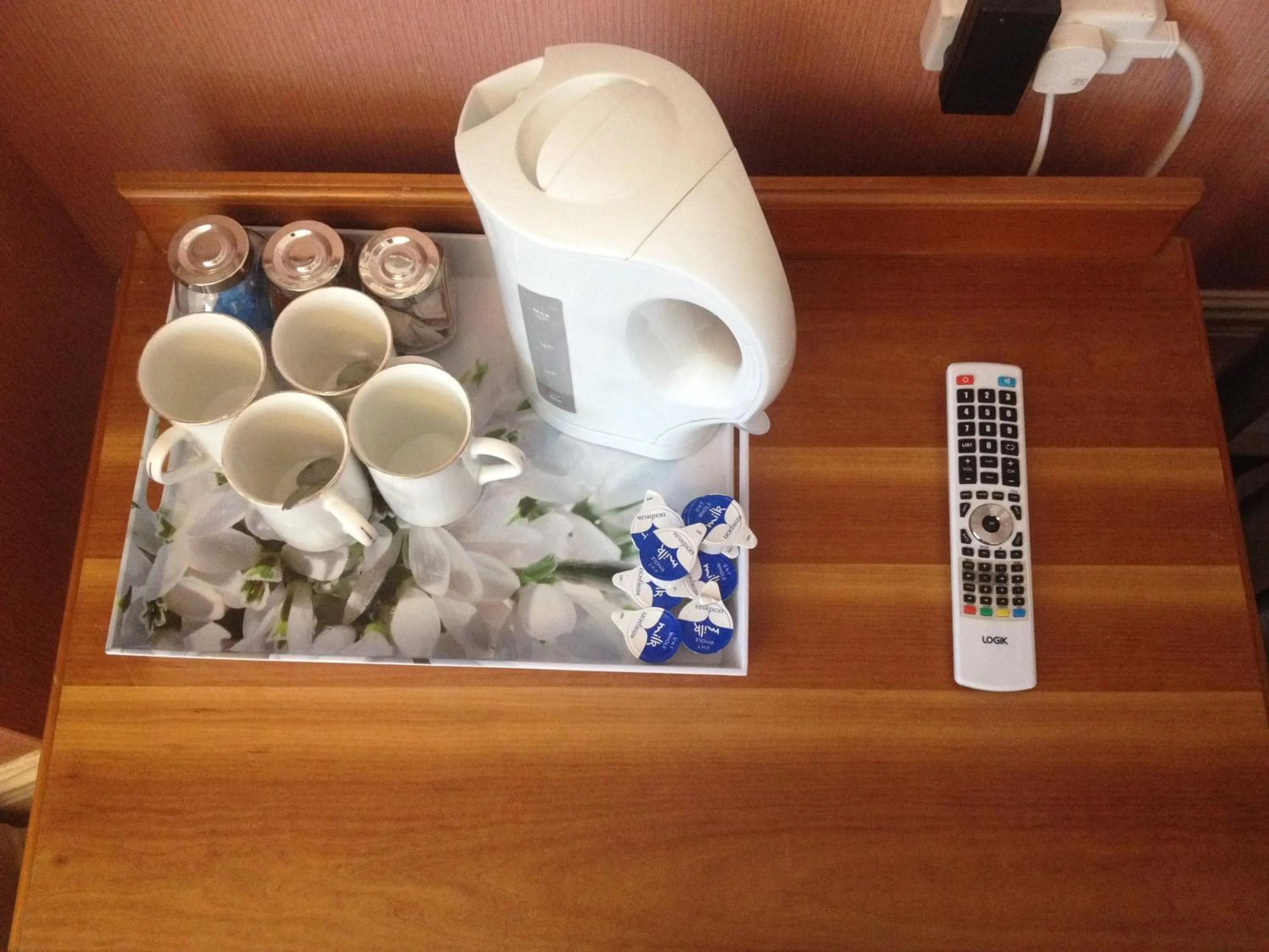 Coffee/tea facilities in Welbeck Hotel - Close to Beach, Train Station & Southend Airport