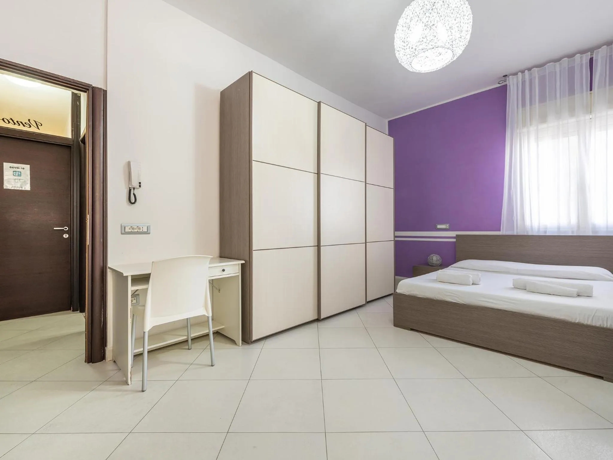 Photo of the whole room, Bed in Thanit Rooms