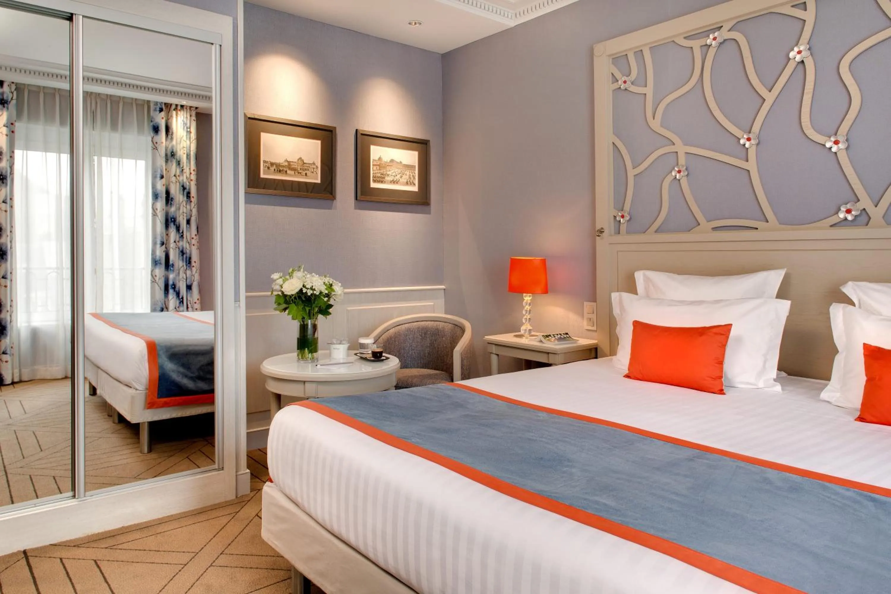 Photo of the whole room, Bed in Hôtel Château Frontenac