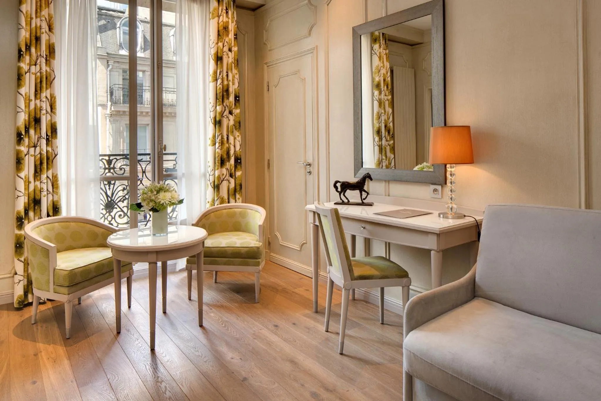 Bedroom in Hôtel Château Frontenac