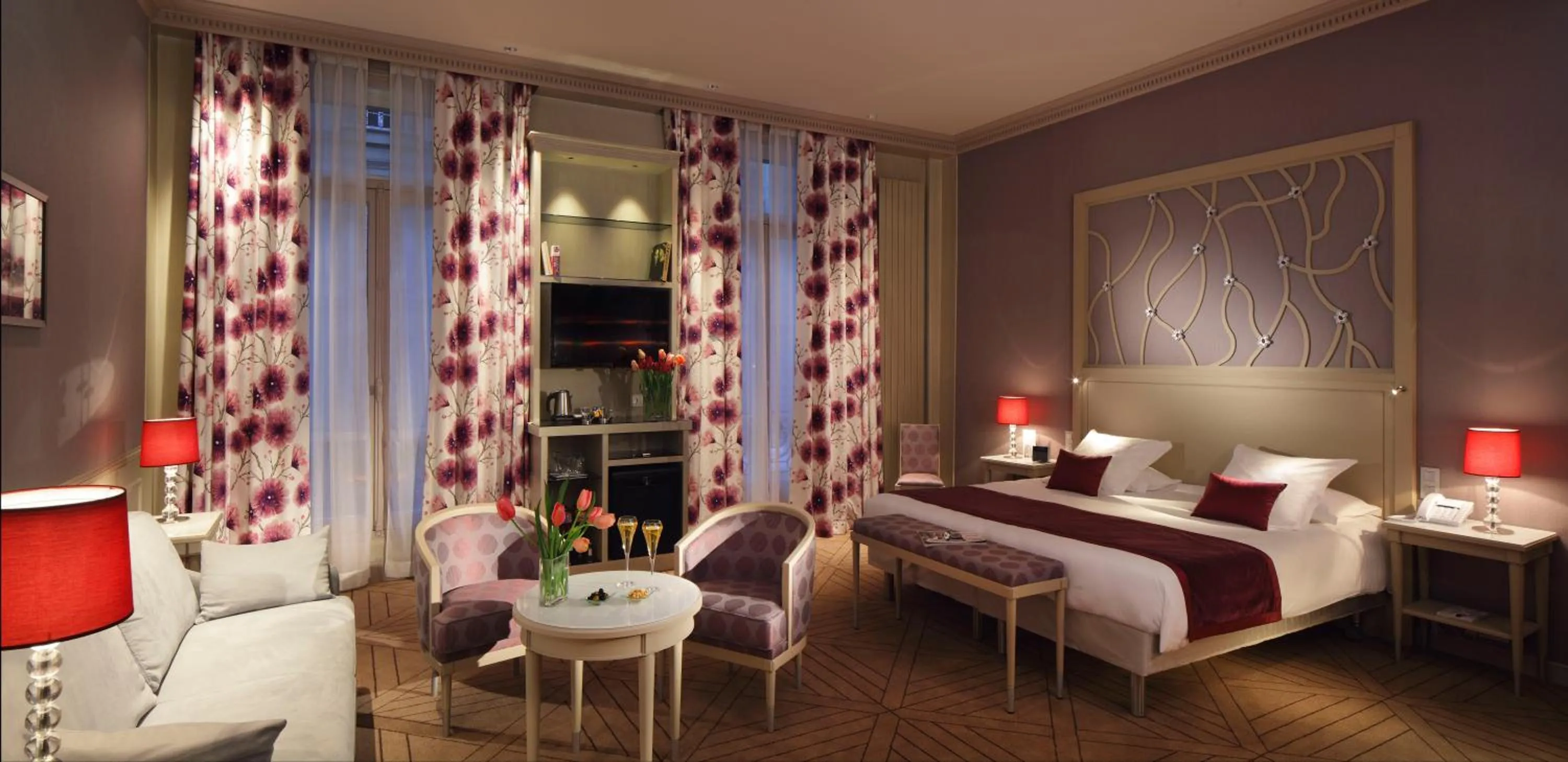 Bedroom, Bed in Hôtel Château Frontenac