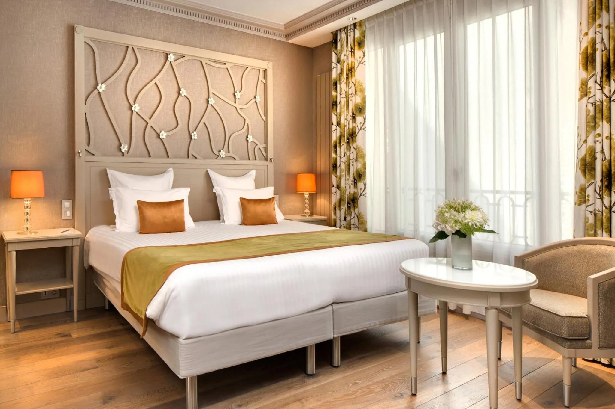 Bedroom, Bed in Rochester Champs Elysees