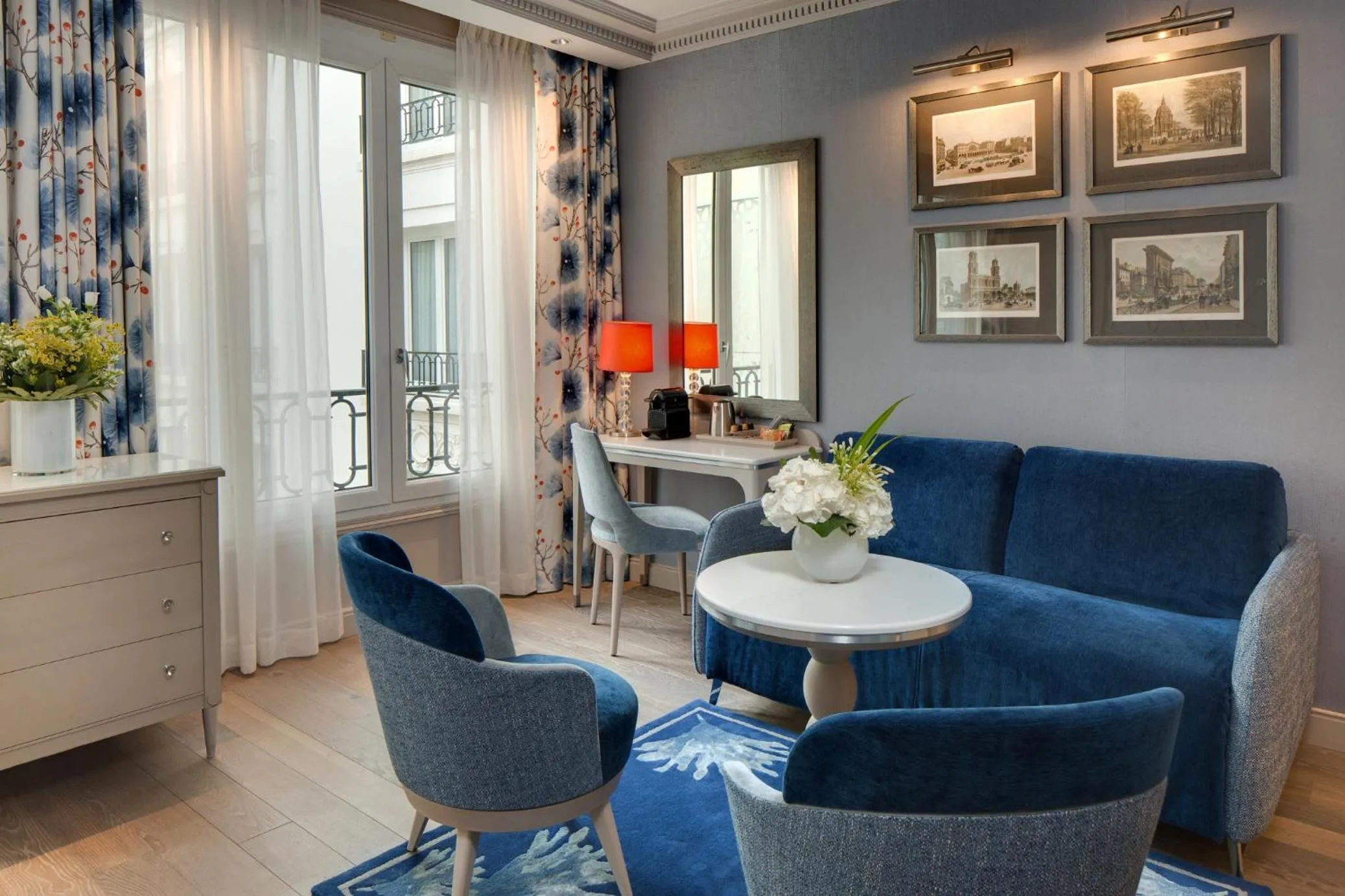 Bedroom in Rochester Champs Elysees