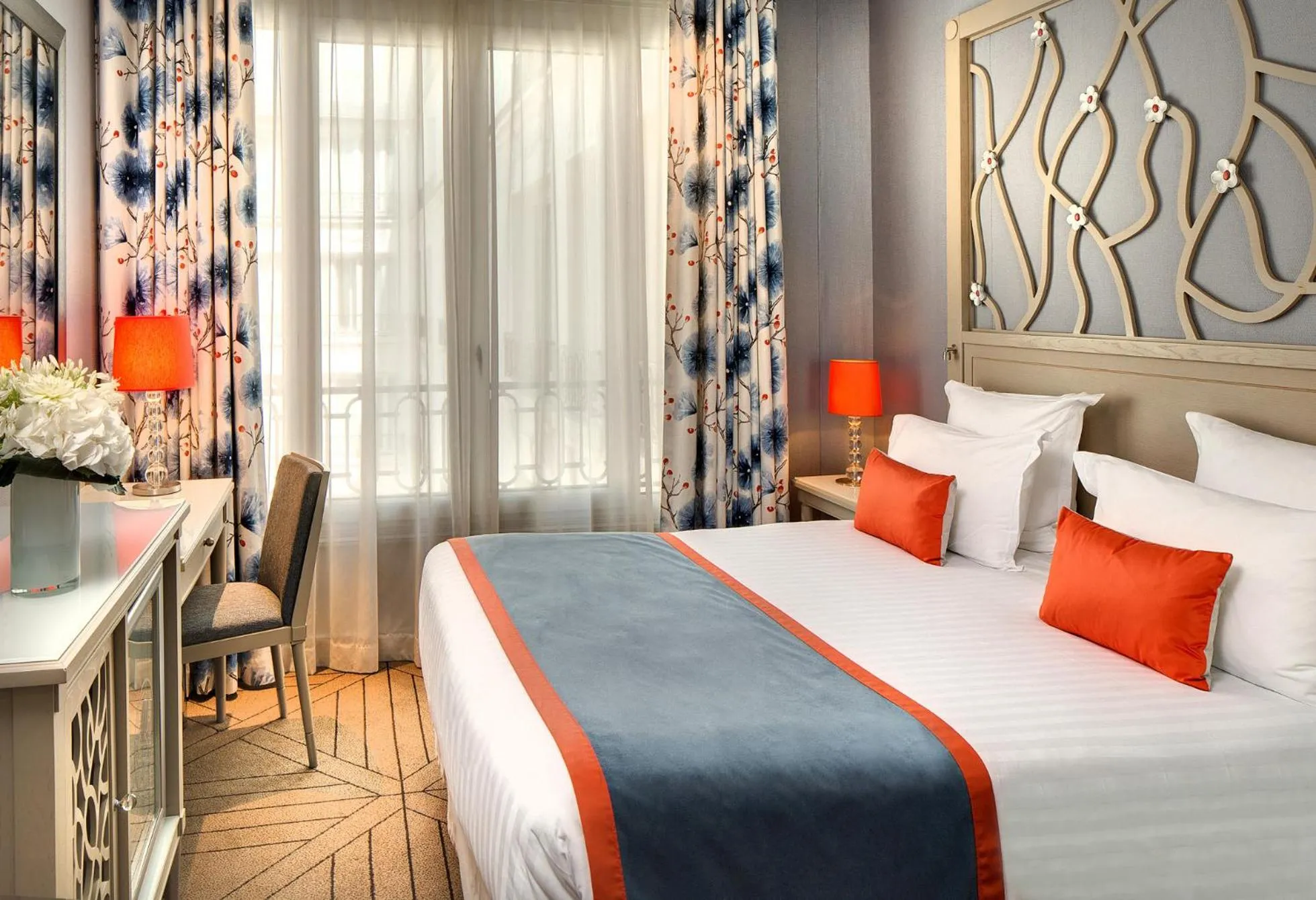 Bedroom, Bed in Rochester Champs Elysees