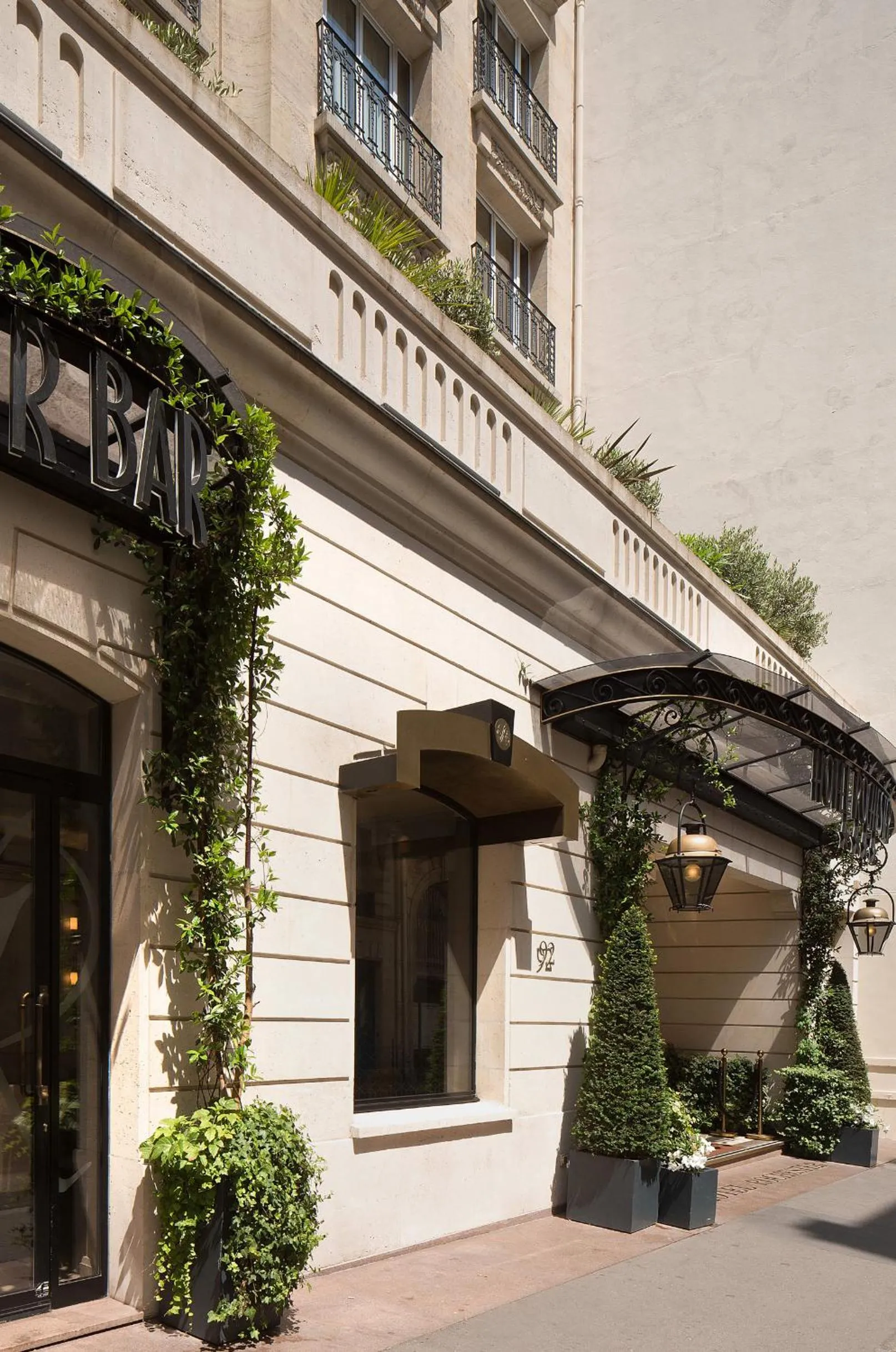 Property building in Rochester Champs Elysees