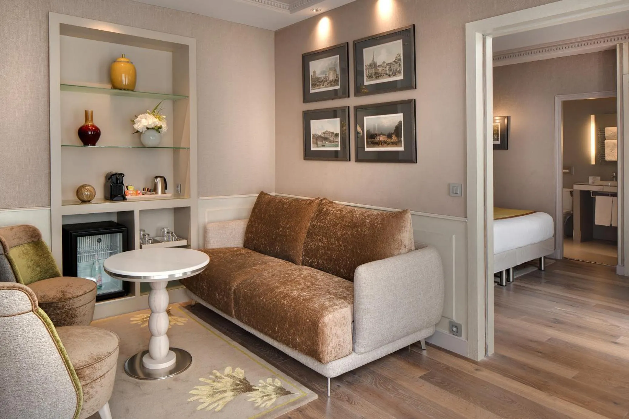 Bedroom in Rochester Champs Elysees