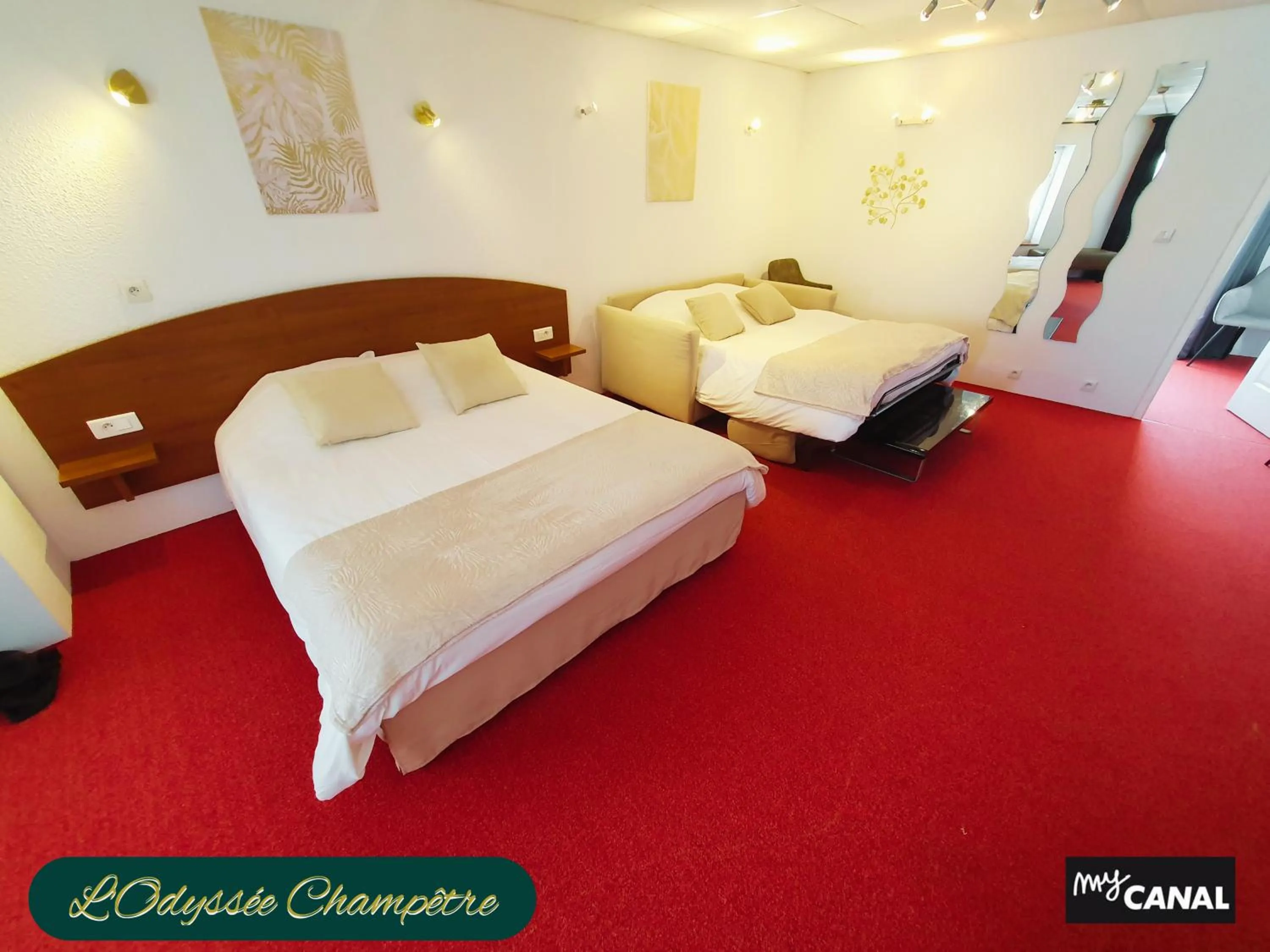 Bed in Logis Hôtel Restaurant L'Odyssée Champêtre