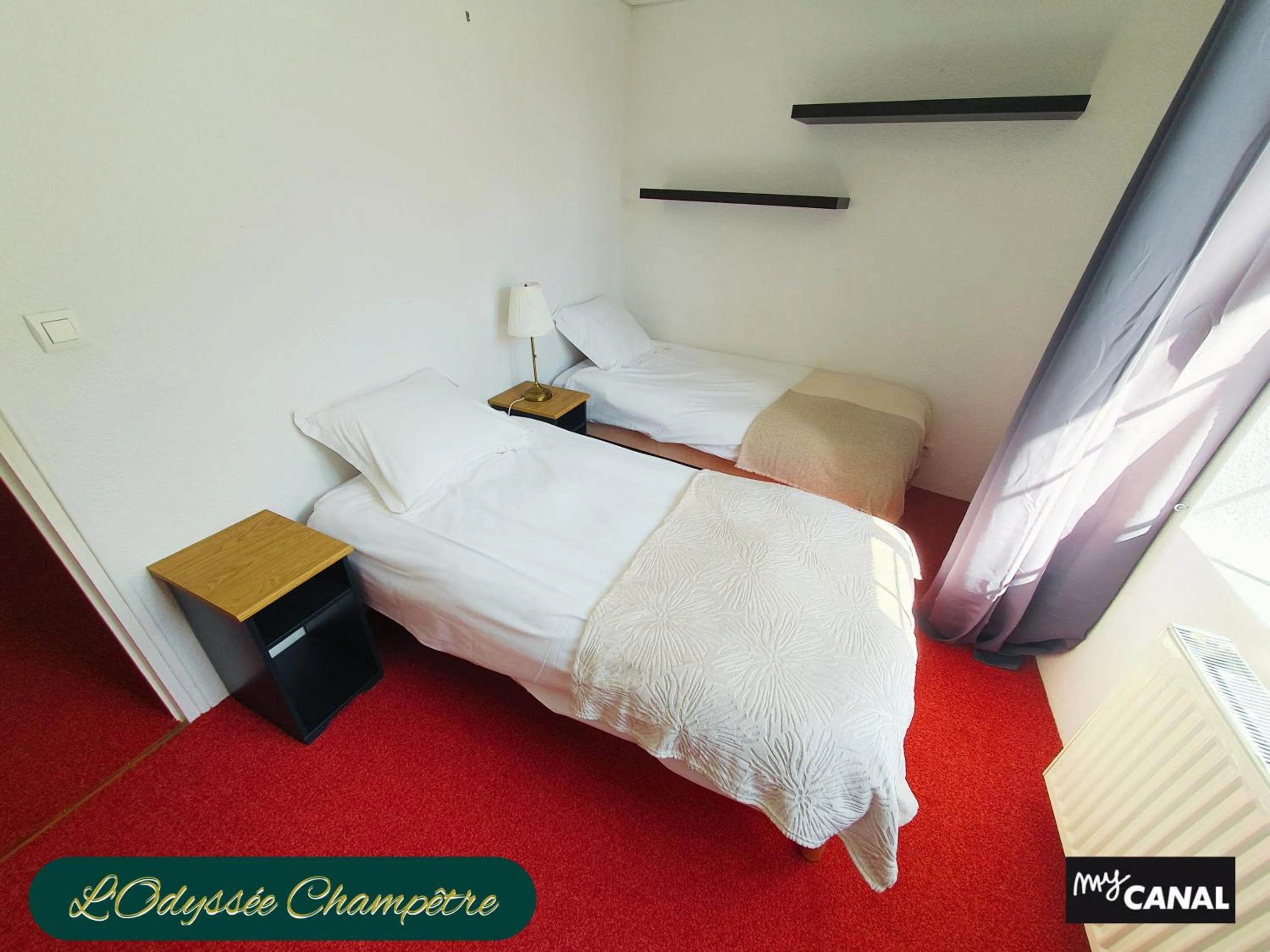 Bed in Logis Hôtel Restaurant L'Odyssée Champêtre