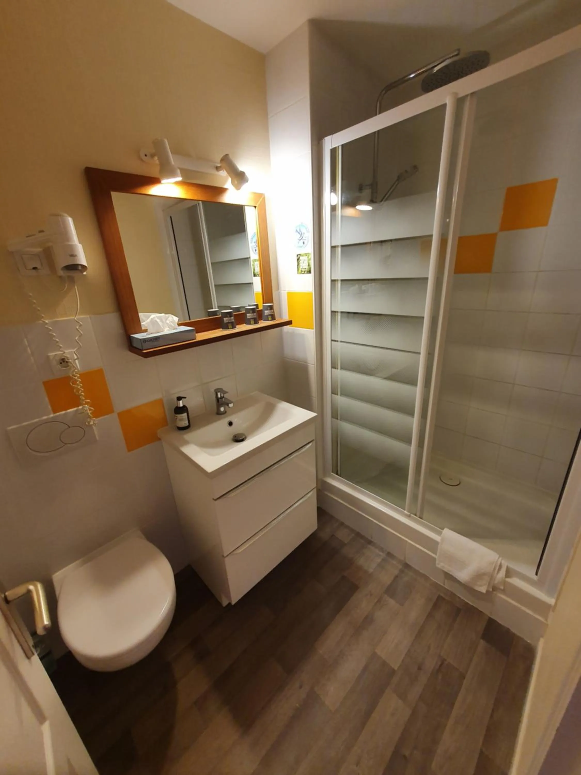 Bathroom in Logis Hôtel Restaurant L'Odyssée Champêtre