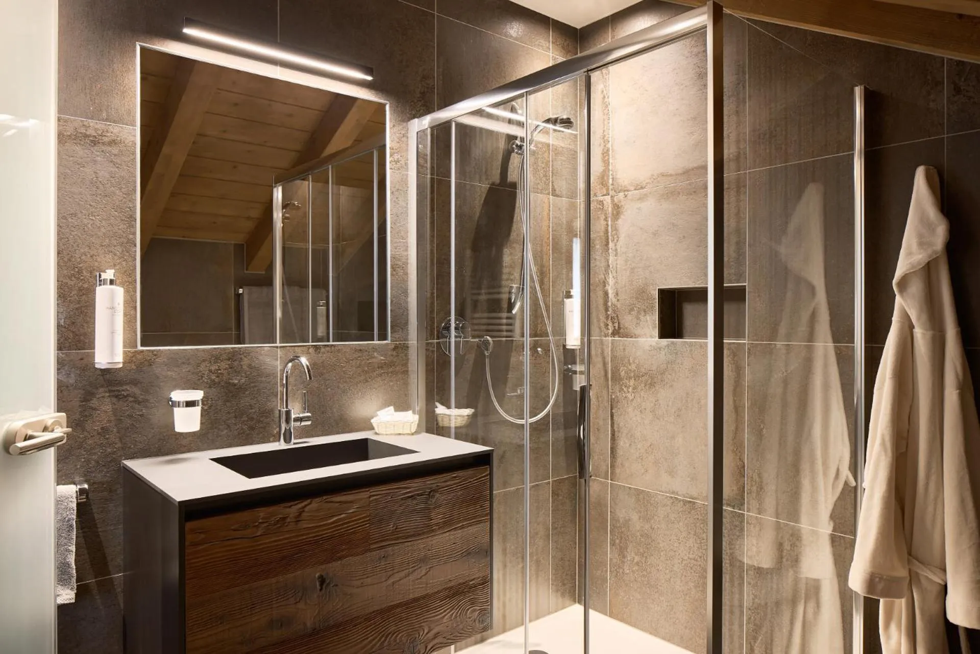 Shower in Hotel Comploj Adults only