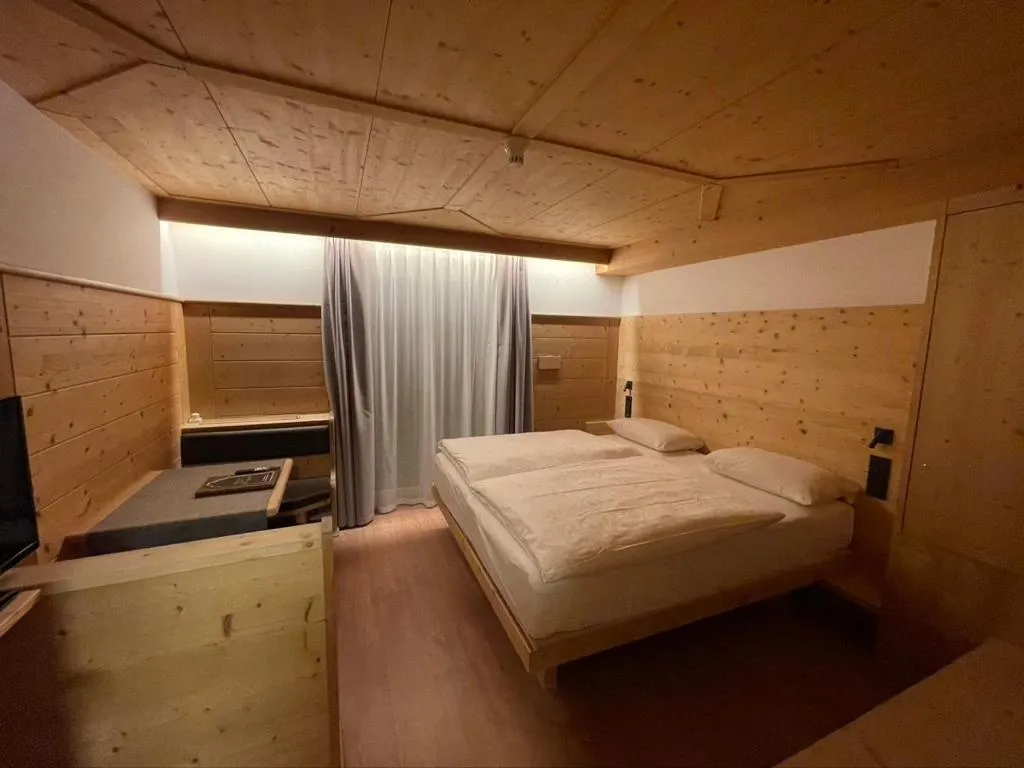 Bed in Hotel Des Alpes