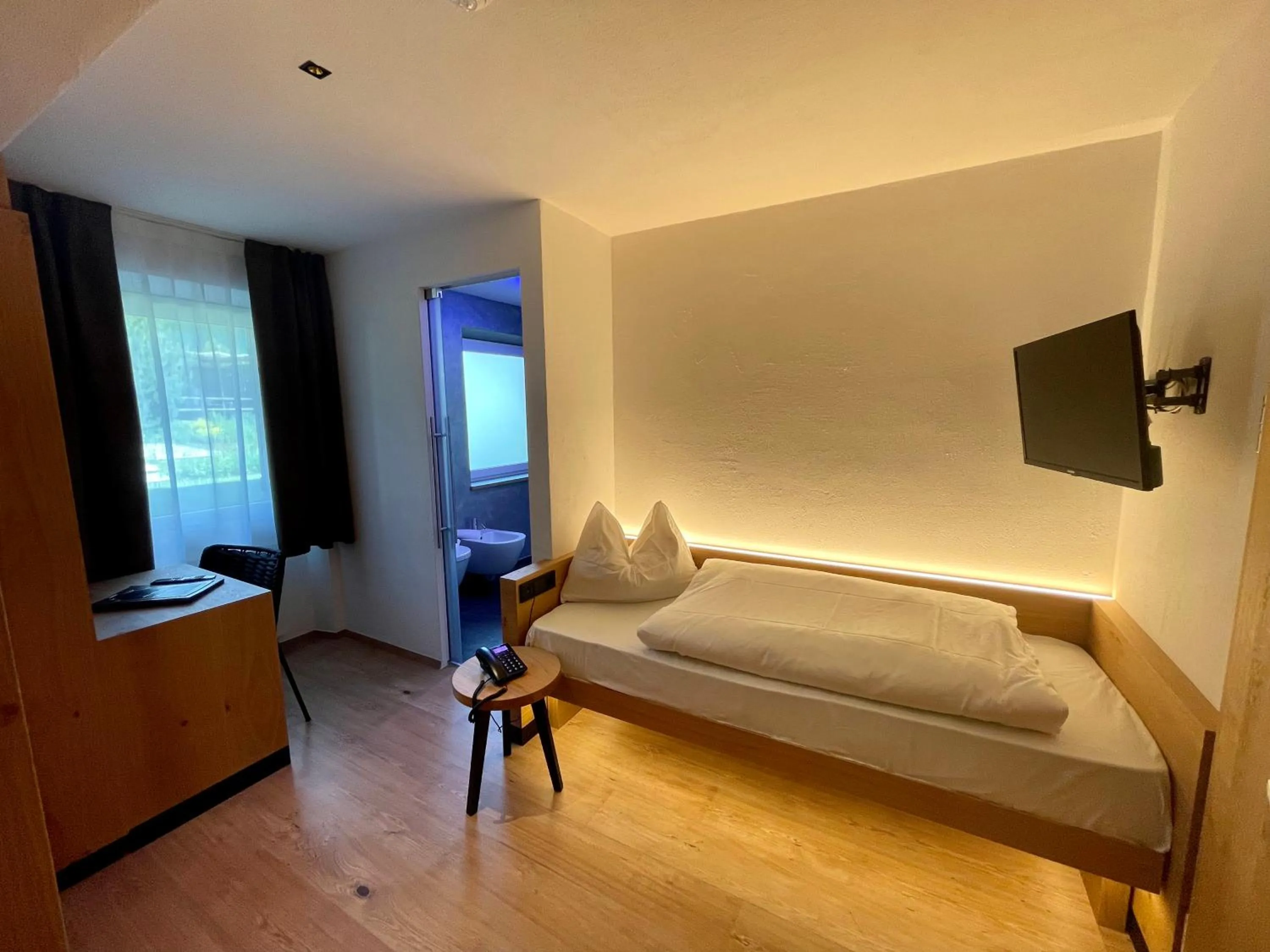 Bed in Hotel Des Alpes