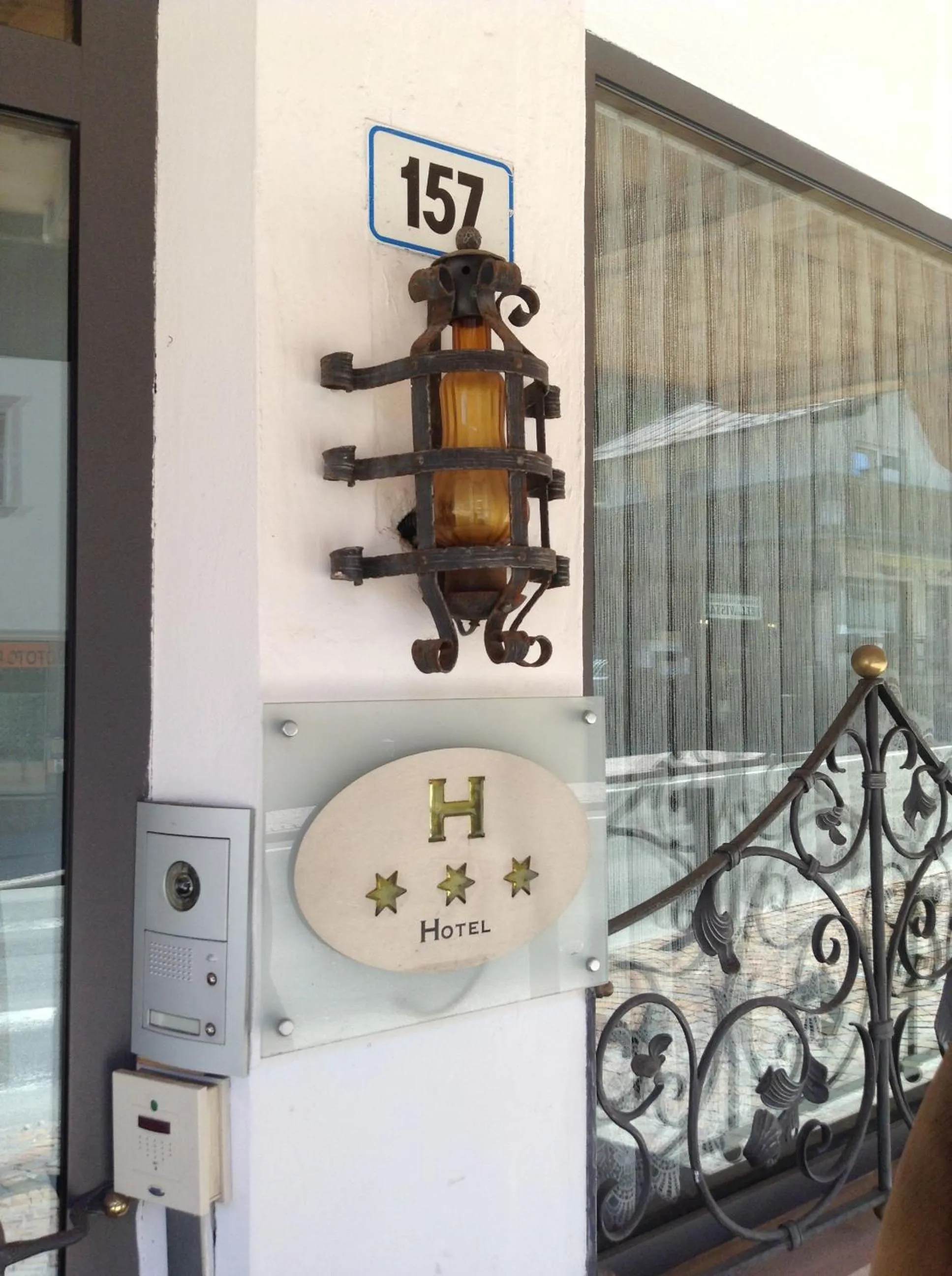 Property logo or sign in Hotel Des Alpes