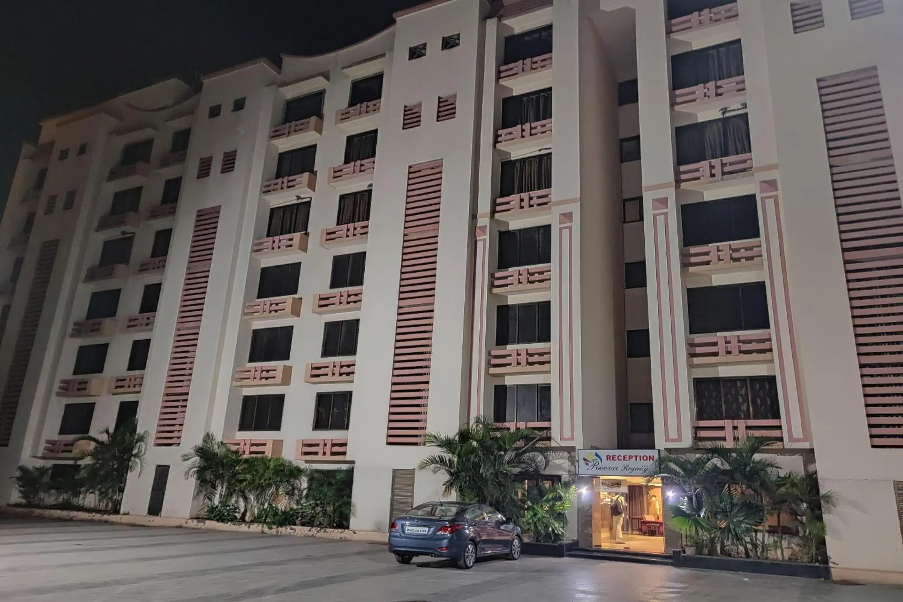 Collection O Reeva Regency Collection O Reeva Regency