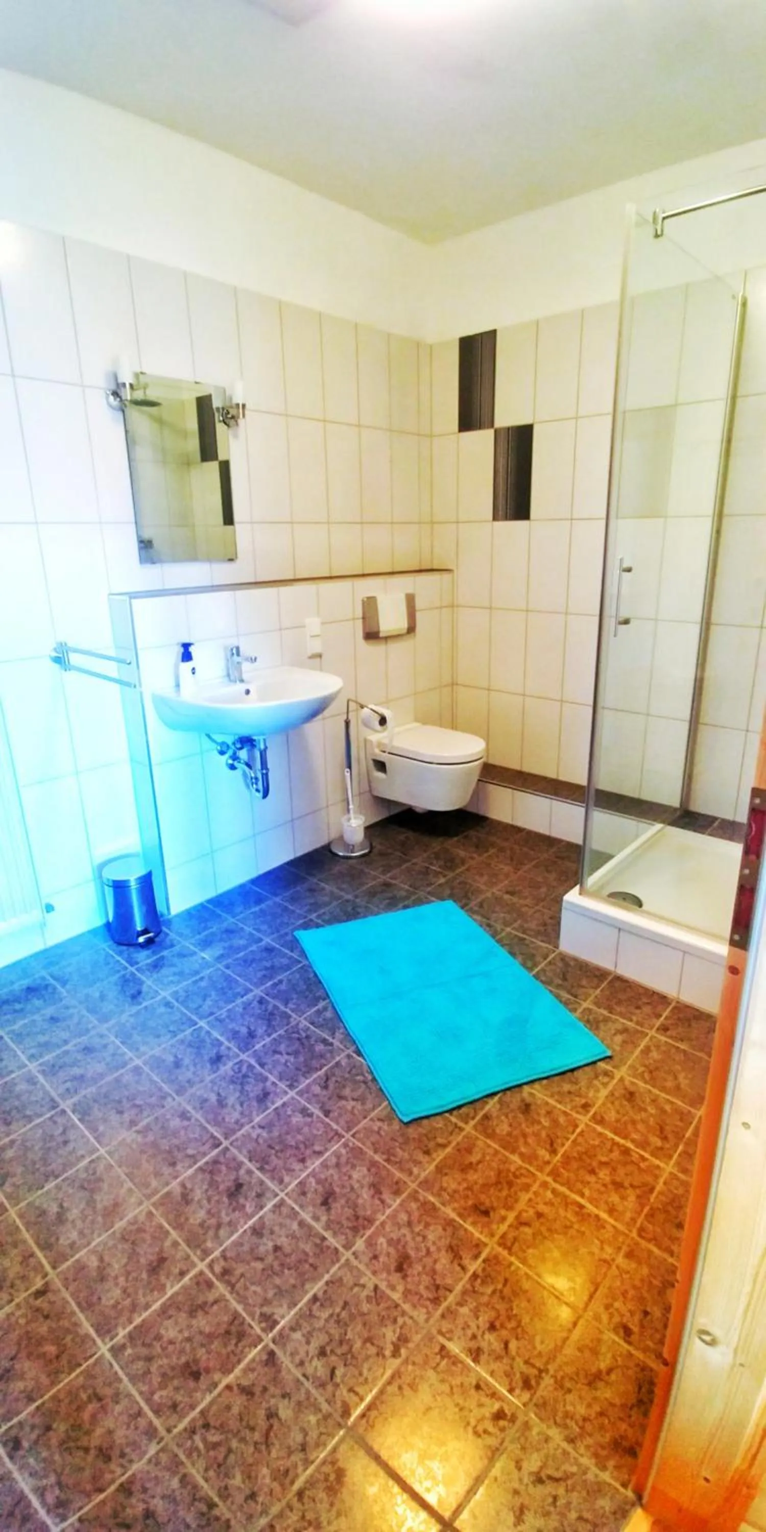 Bathroom in Privathotel Der Schwarze Herrgott No TV