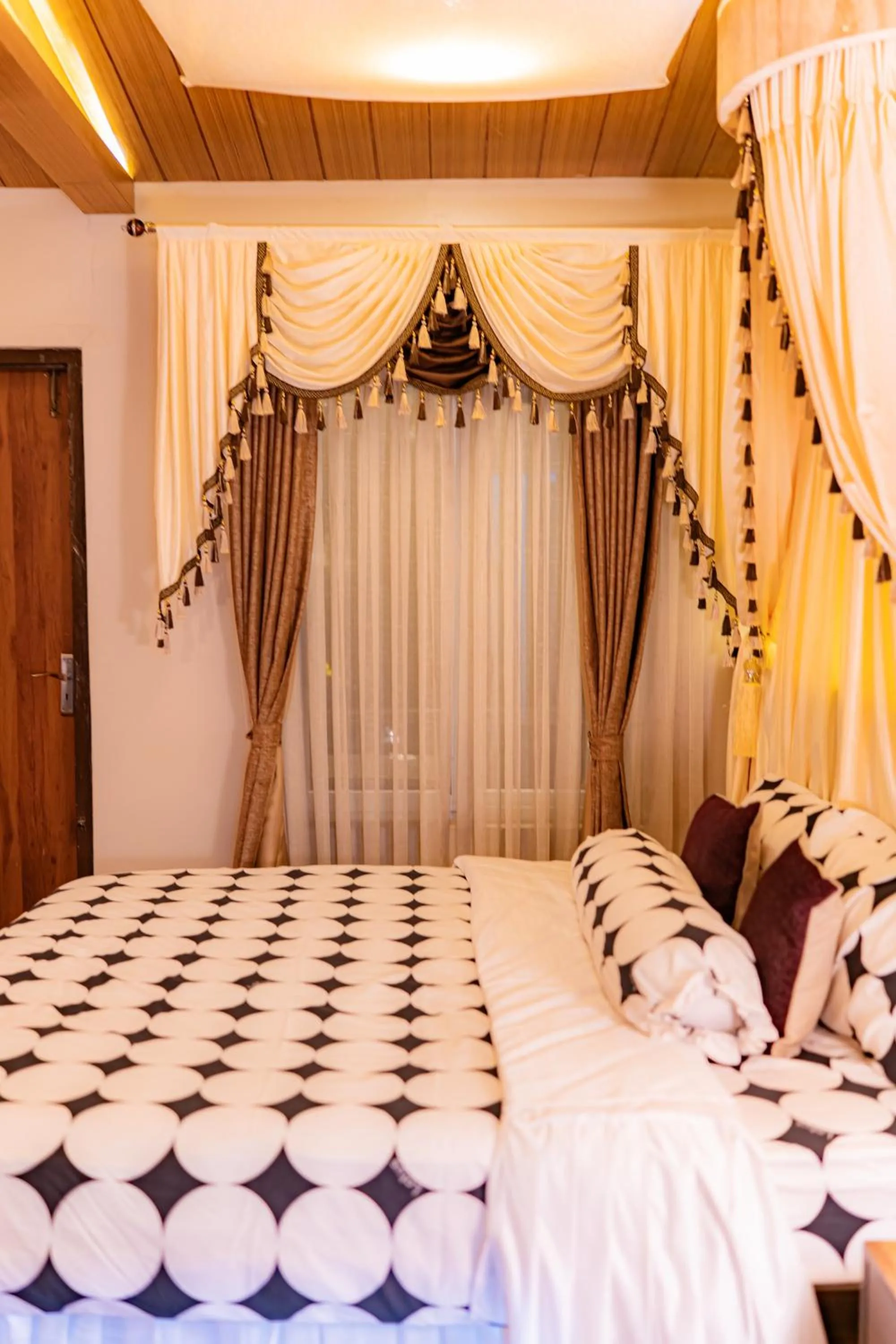 Bed in Busy Bee Resort, Pokhara