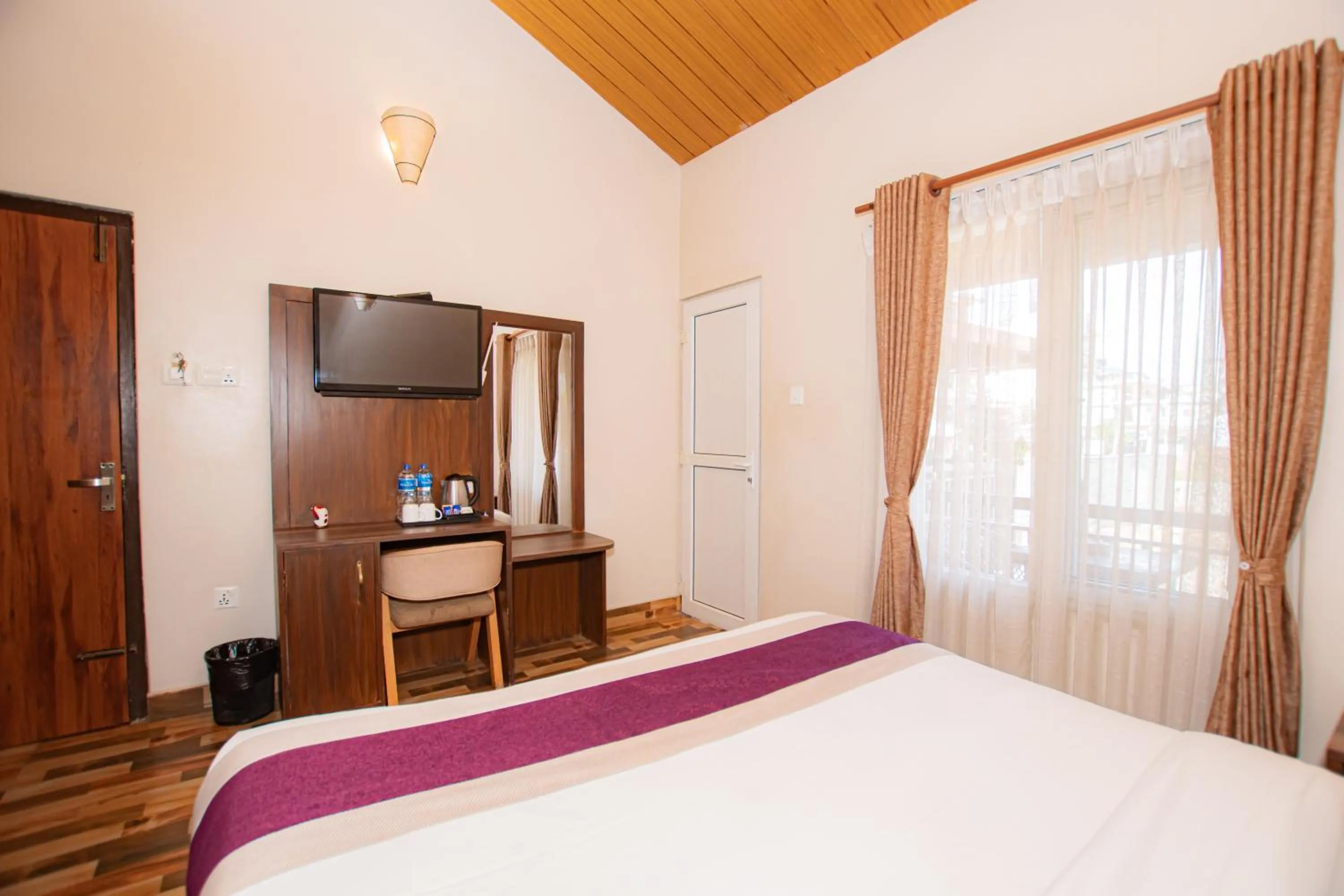 TV and multimedia, Bed in Busy Bee Resort, Pokhara