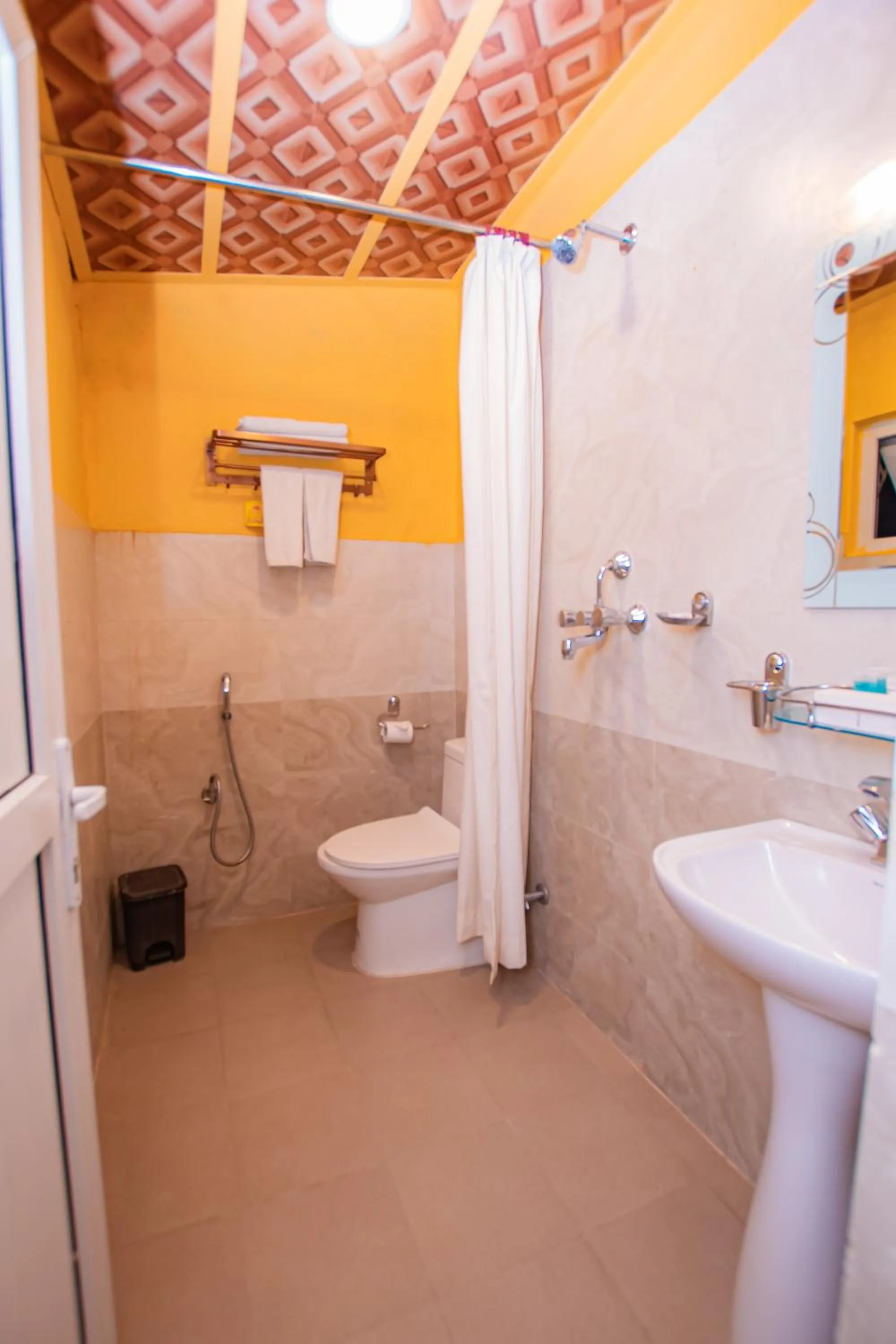 Shower in Busy Bee Resort, Pokhara