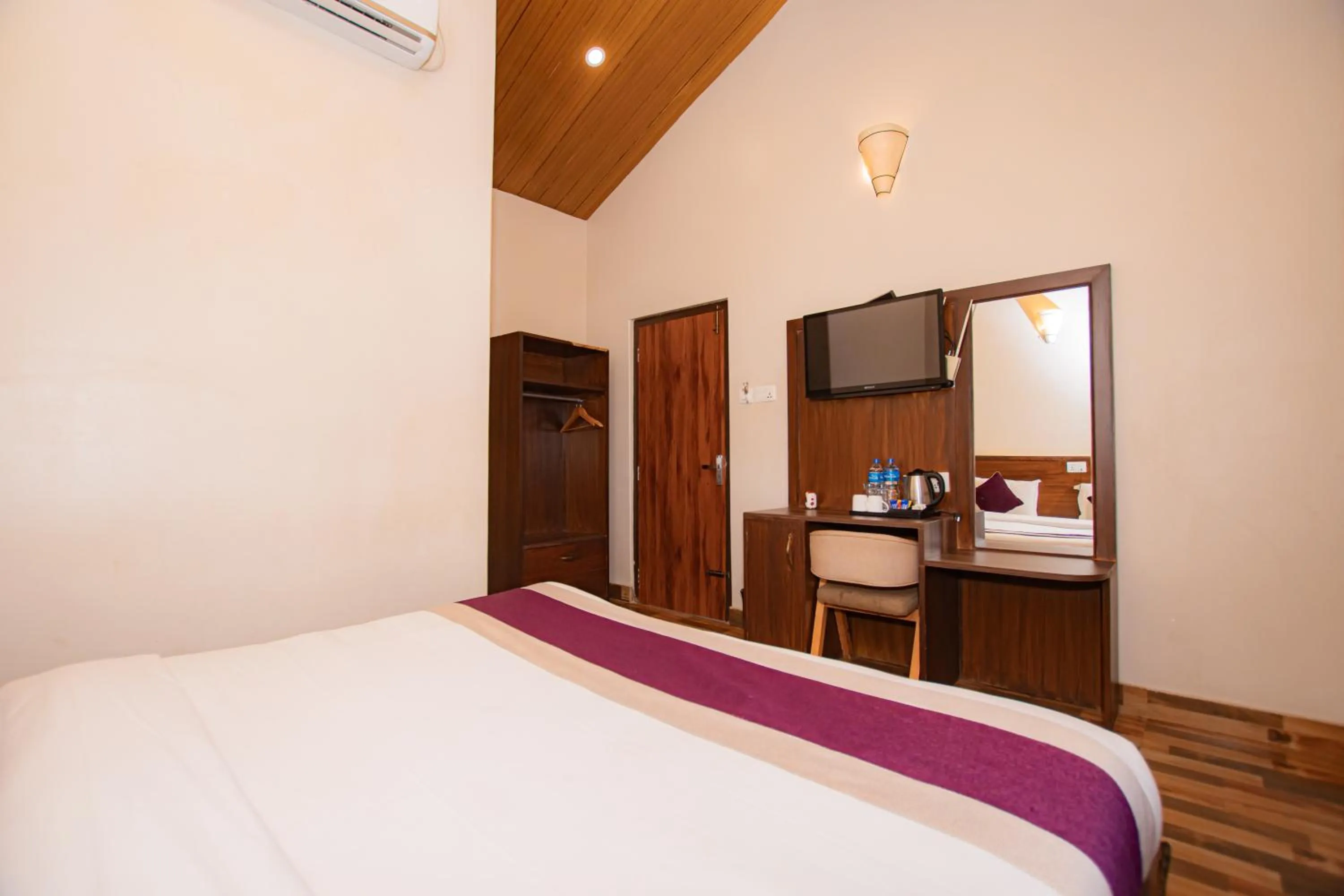 Bed in Busy Bee Resort, Pokhara