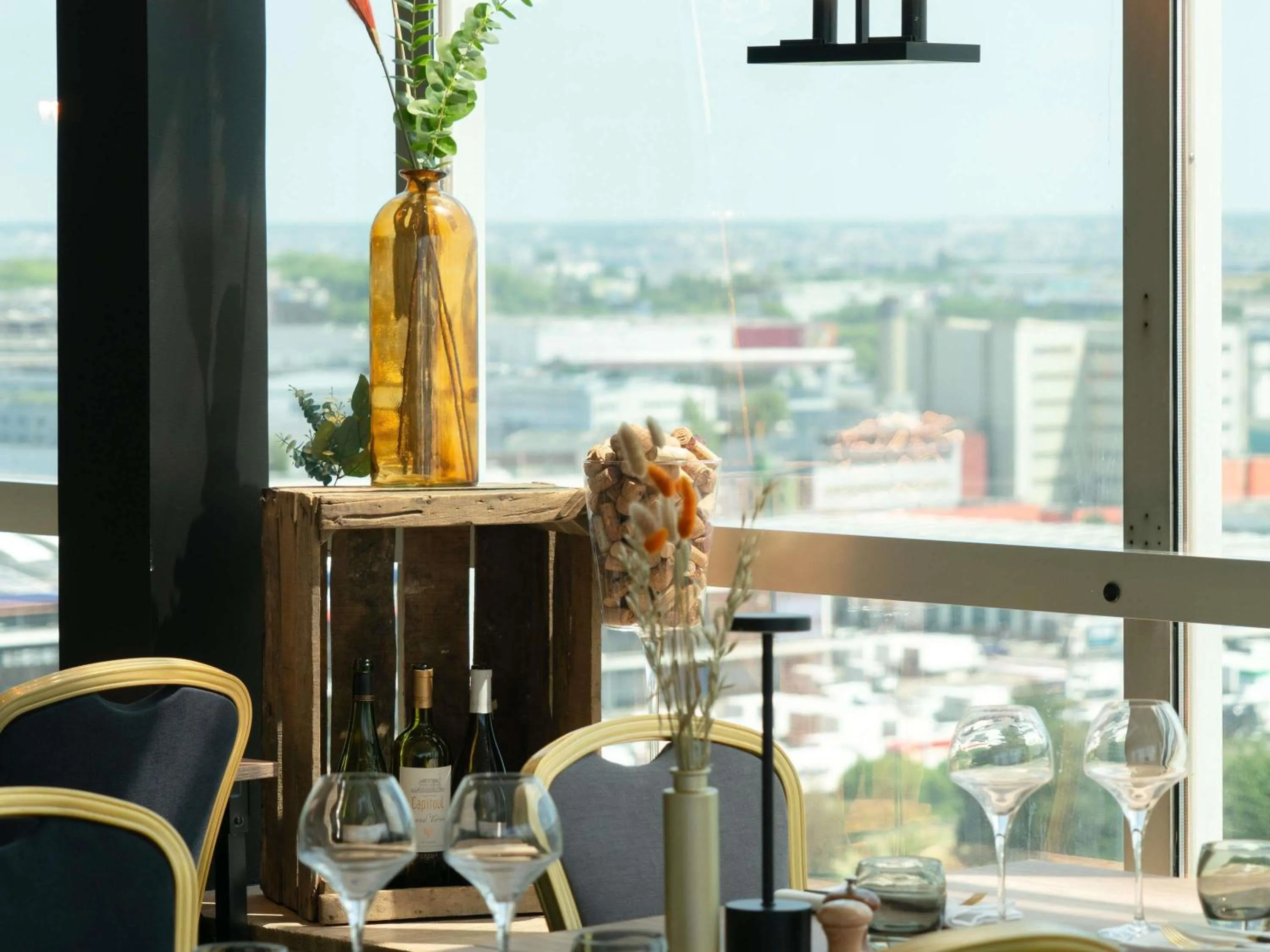 Restaurant/places to eat in Mercure Paris Orly Rungis Aéroport