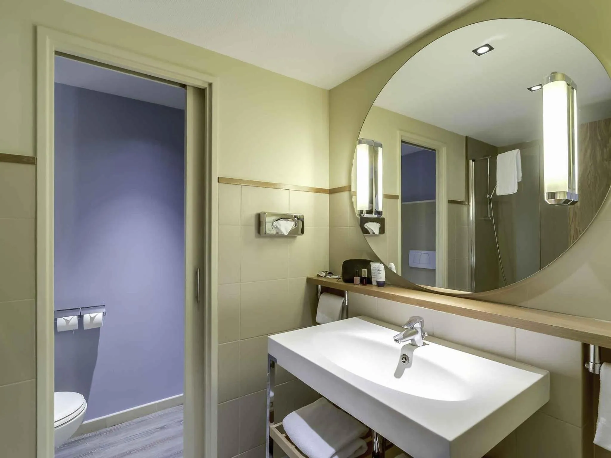 Bedroom in Mercure Paris Orly Rungis Aéroport