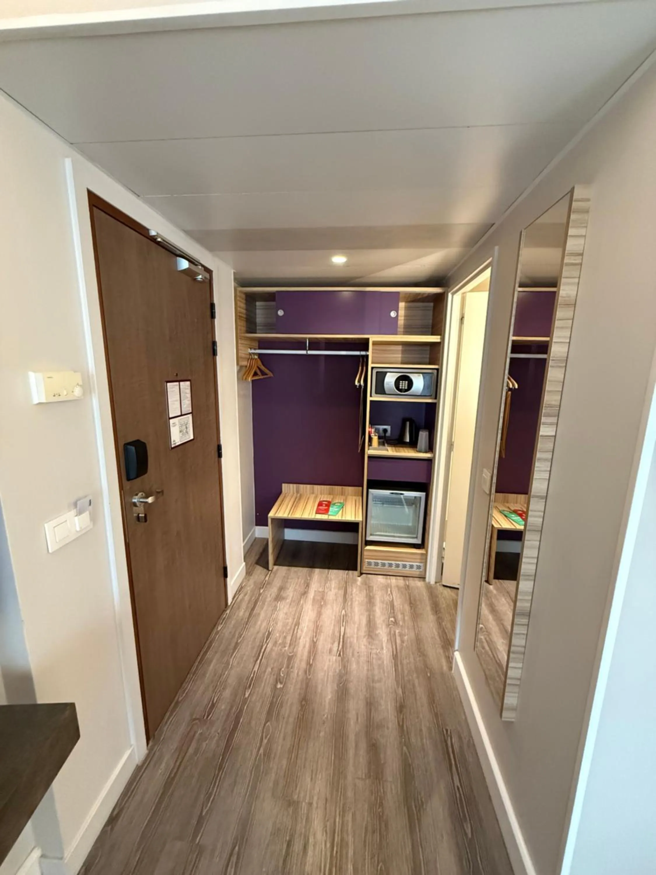 wardrobe in Mercure Paris Orly Rungis Aéroport