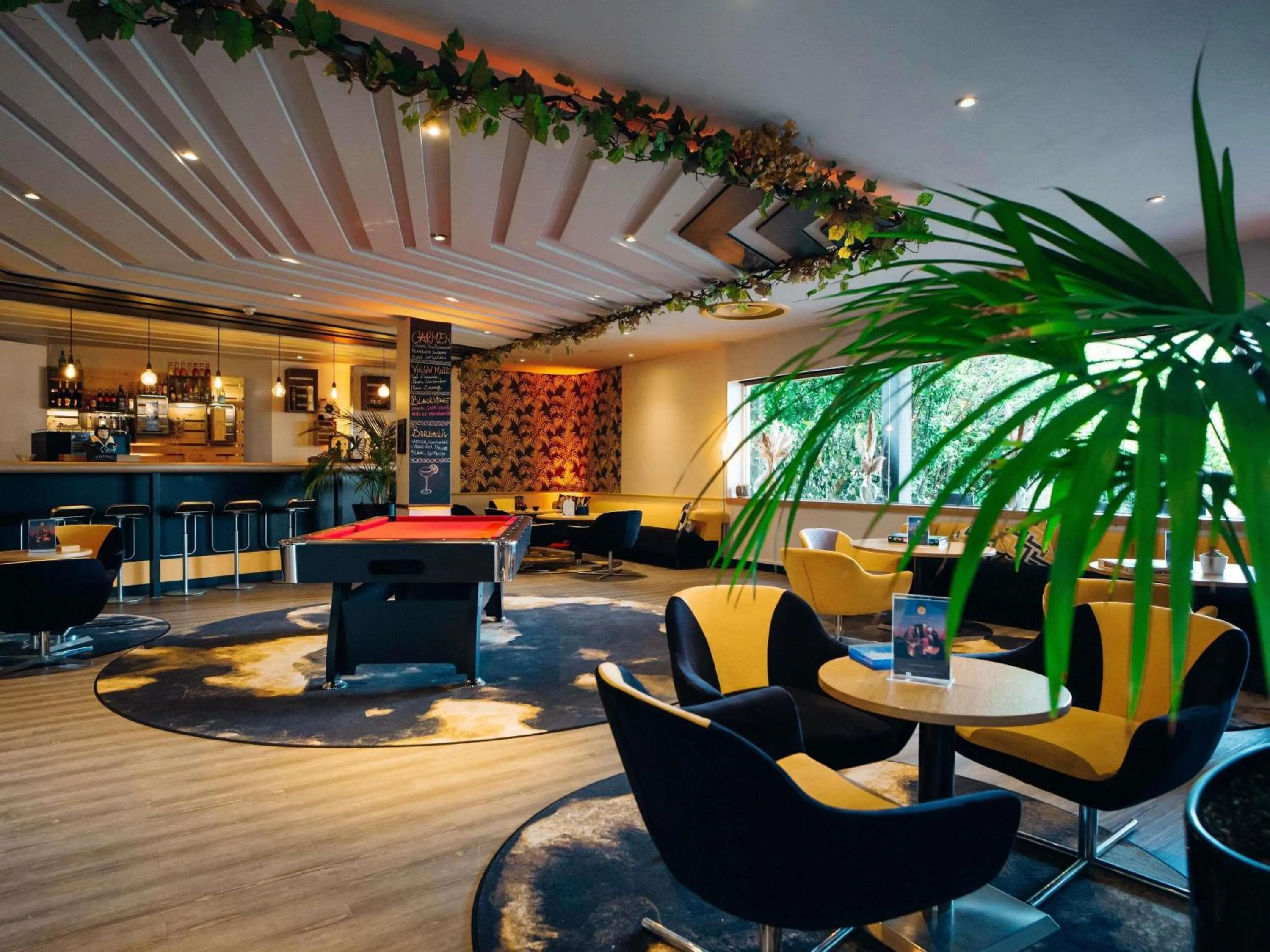 Lounge or bar in Mercure Paris Orly Rungis Aéroport