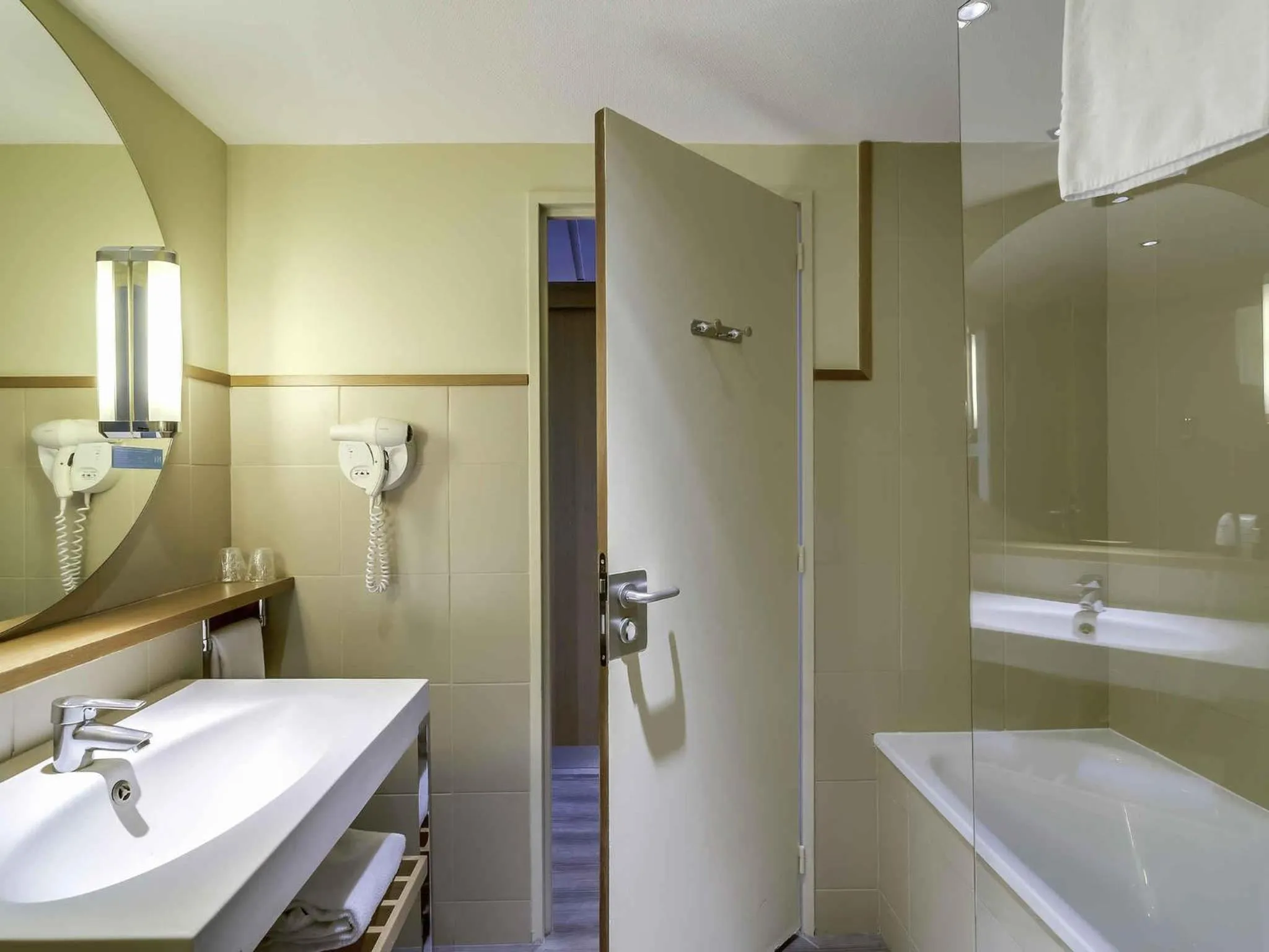 Bedroom in Mercure Paris Orly Rungis Aéroport