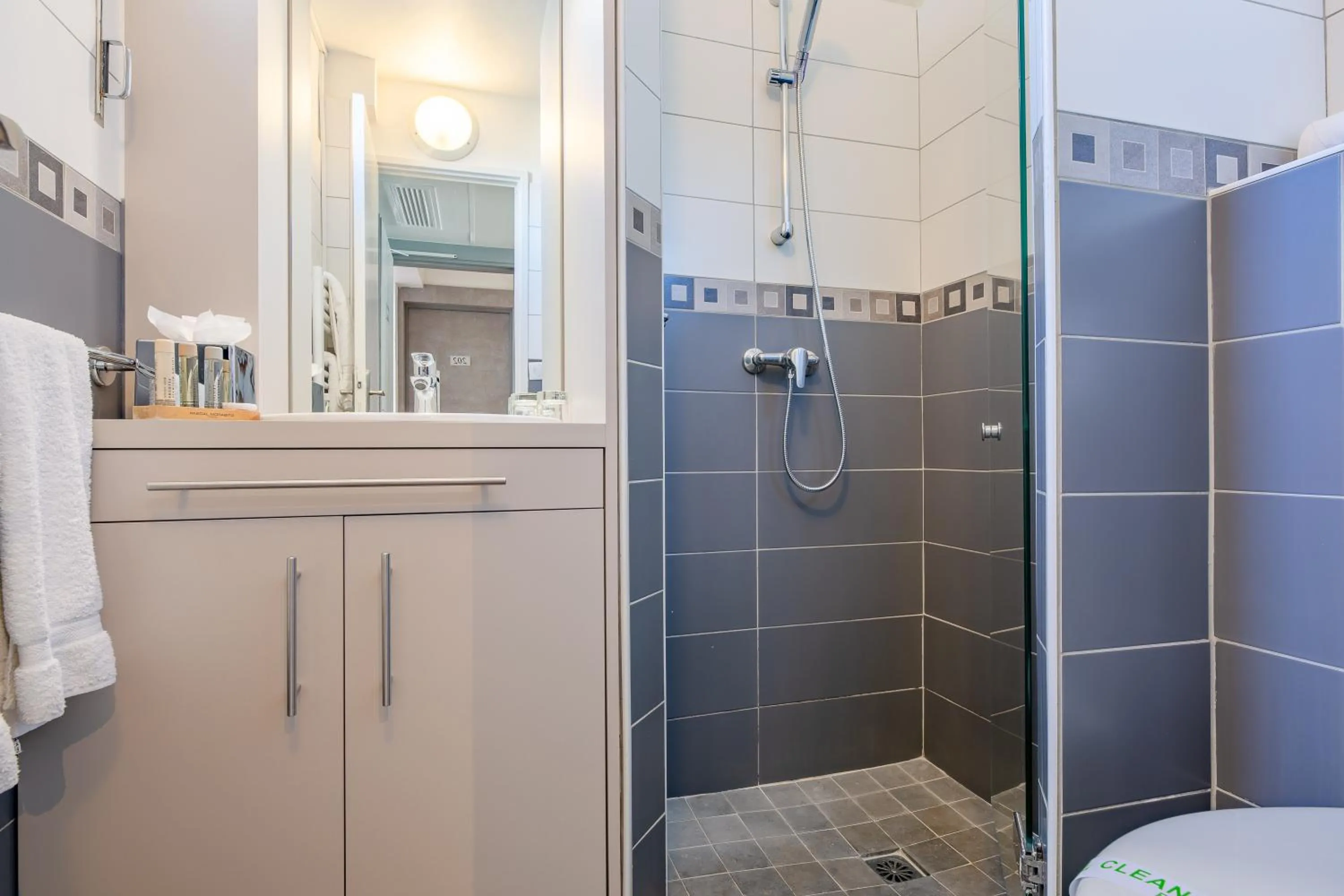 Bathroom in Hôtel La Plage