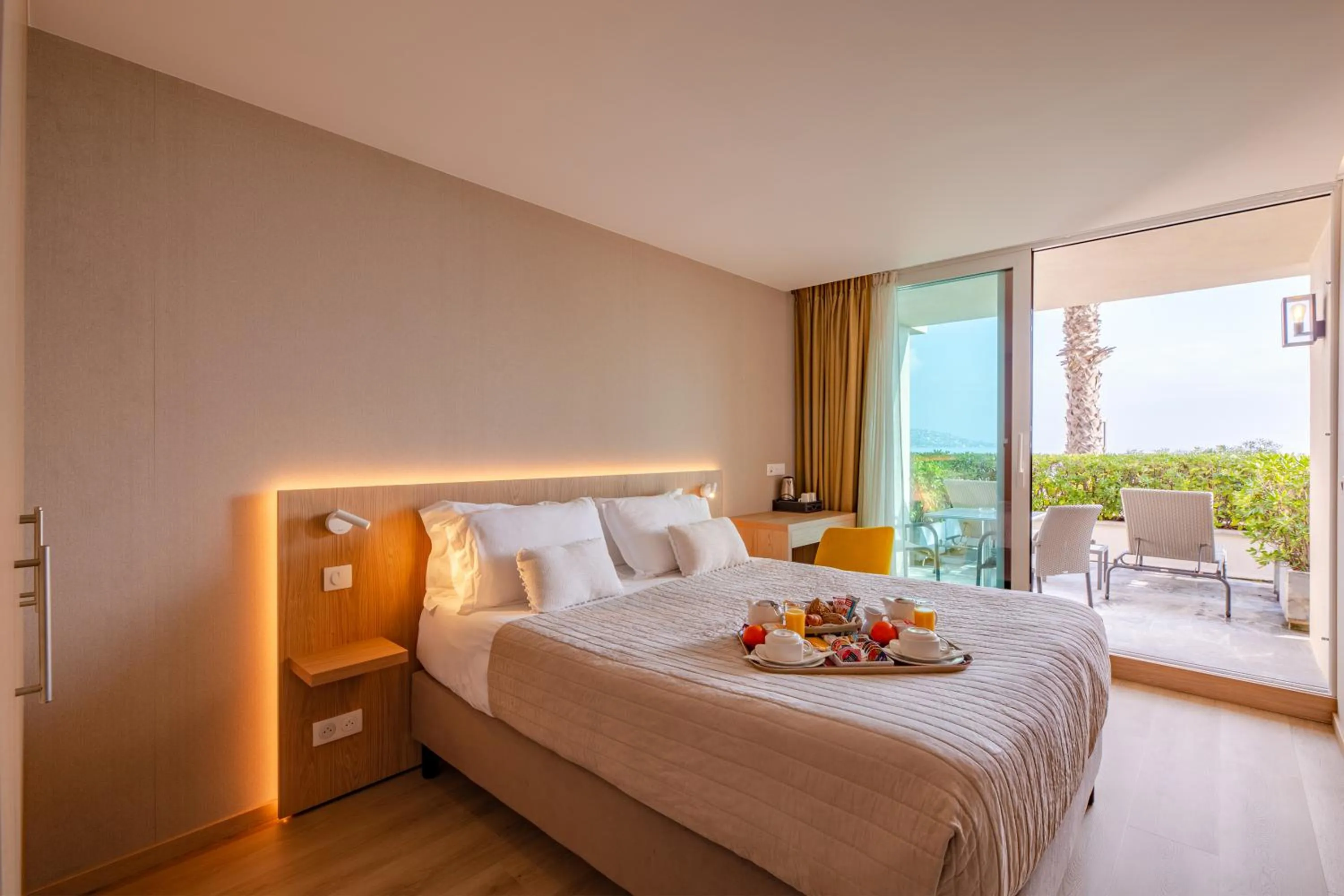 Bedroom, Bed in Hôtel La Plage