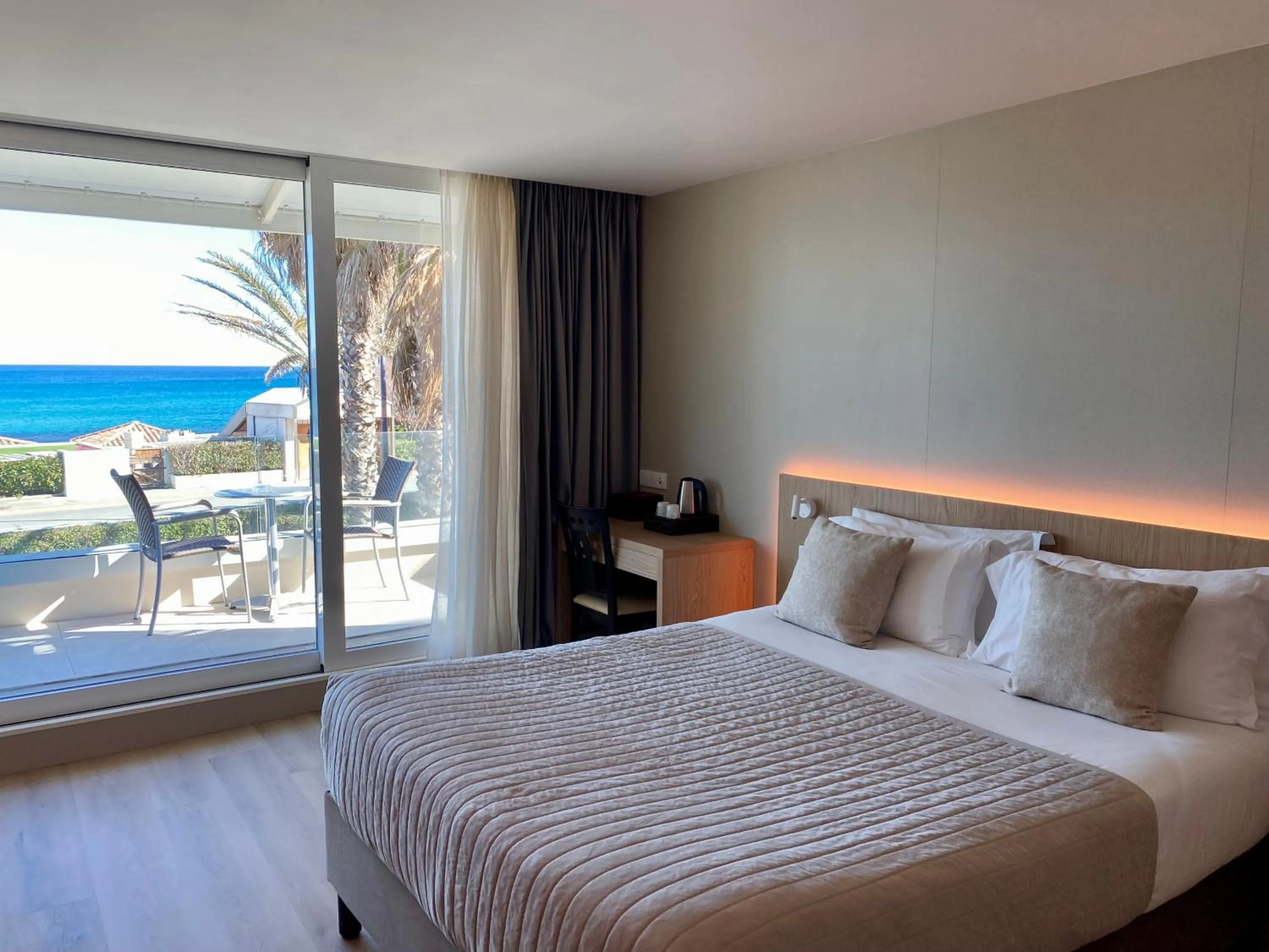 Bedroom, Bed in Hôtel La Plage