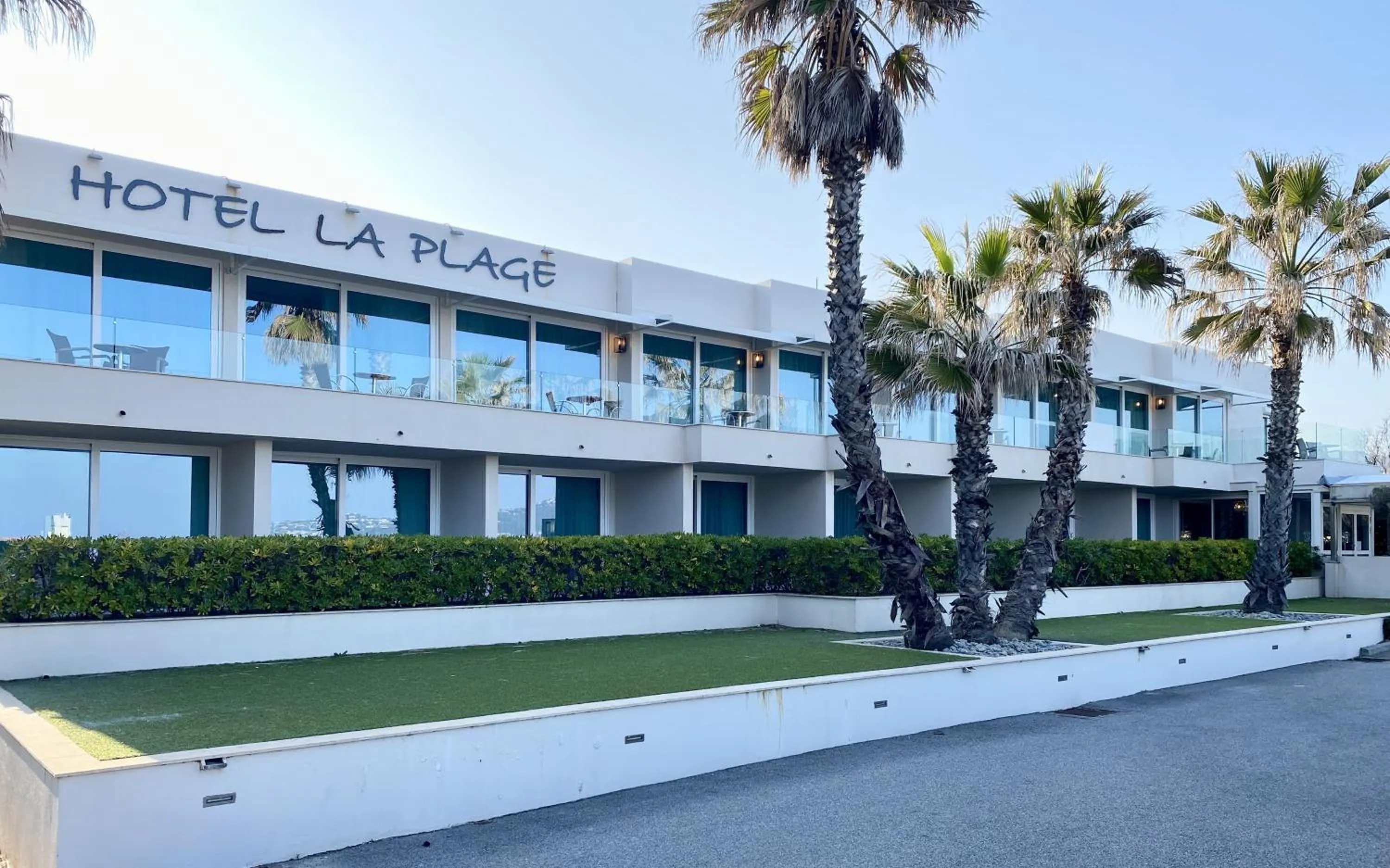 Facade/entrance in Hôtel La Plage