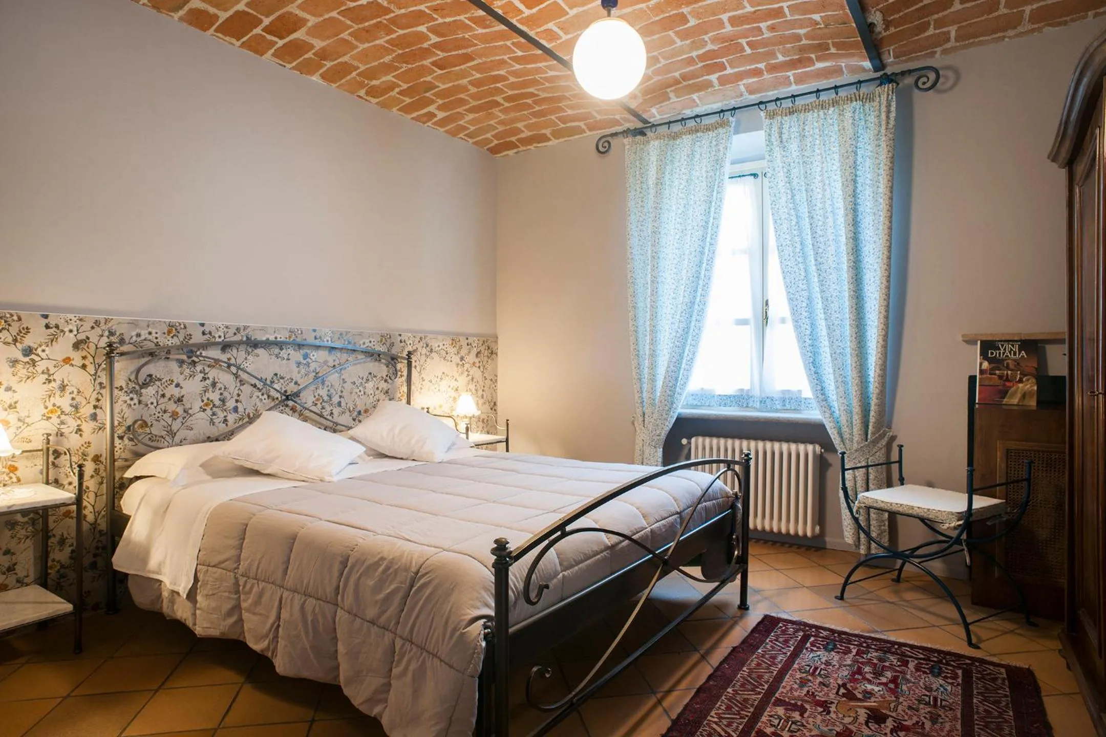 Bed in La Giribaldina Winery & Farmhouse