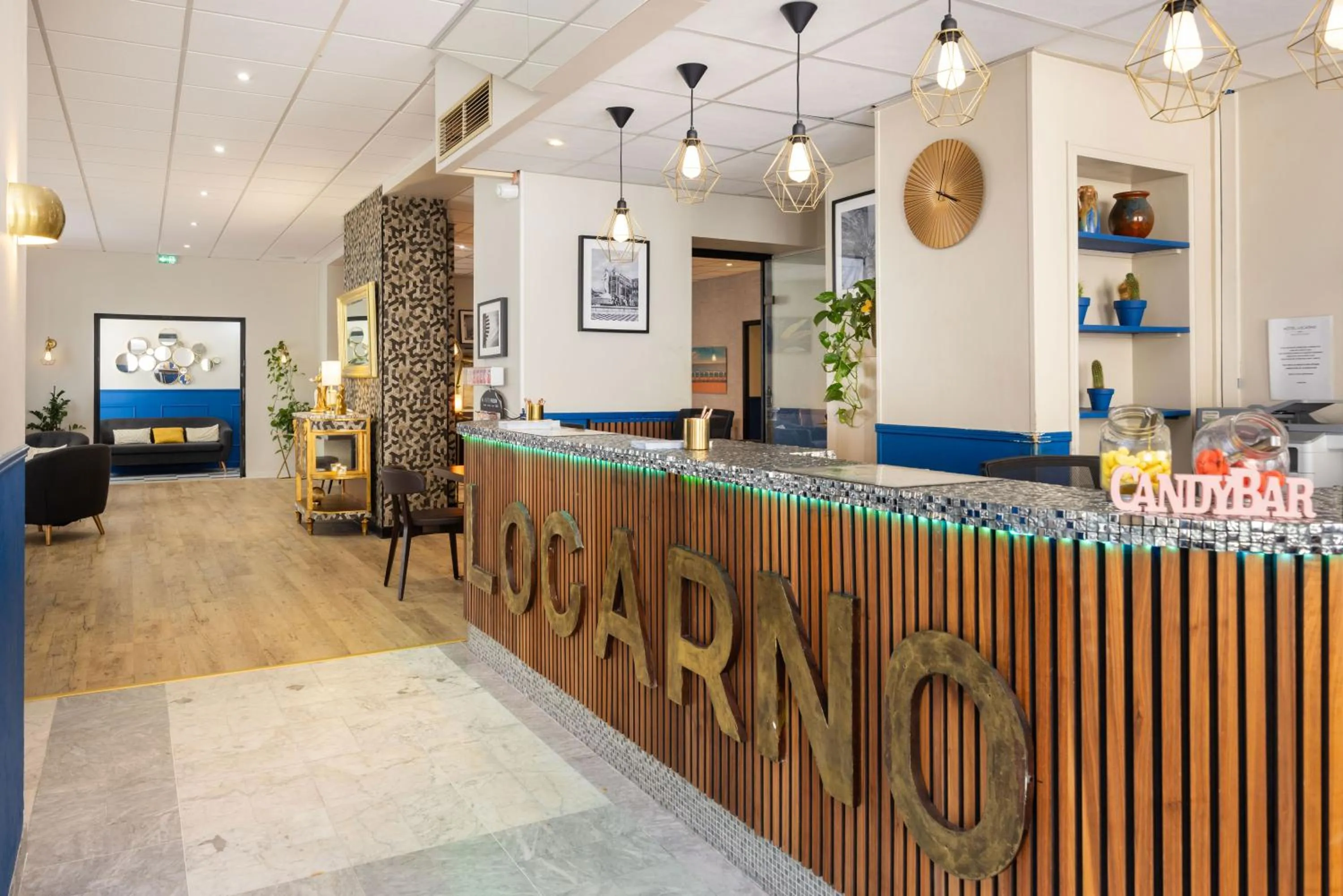 Lobby or reception in Hôtel Locarno Nice