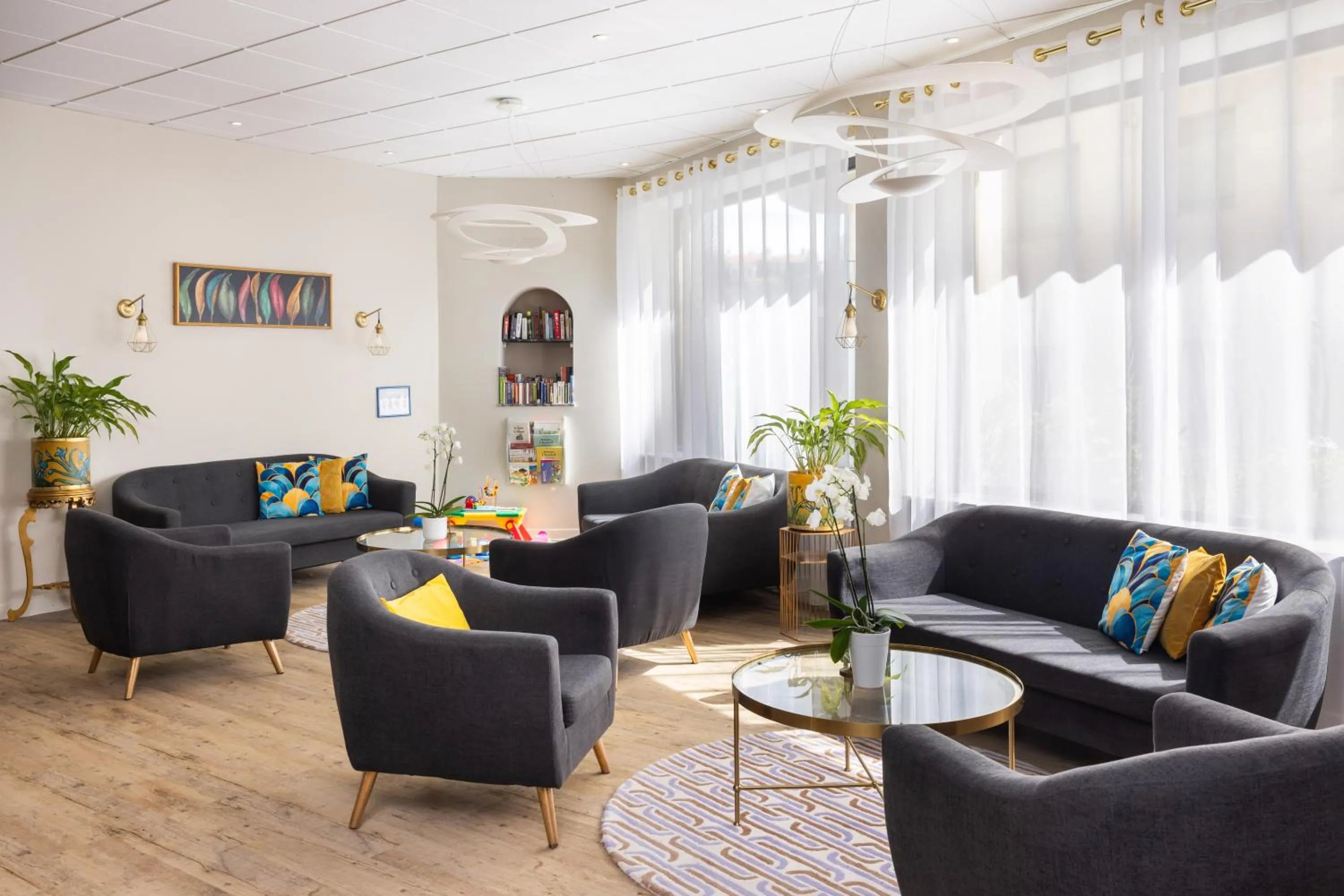 Staff in Hôtel Locarno Nice