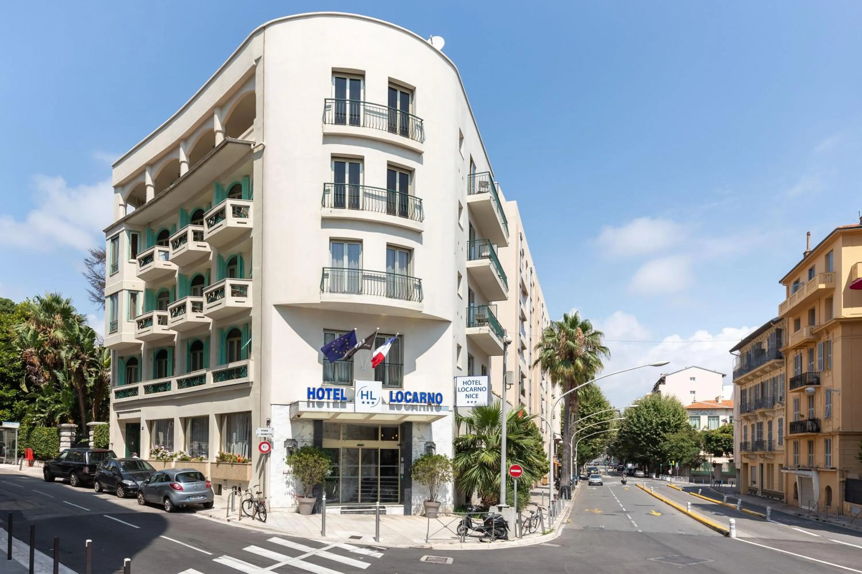 Property building in Hôtel Locarno Nice
