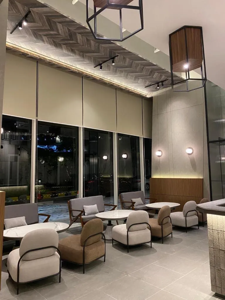 Restaurant/places to eat in Menteng Park Exclusive Emerald